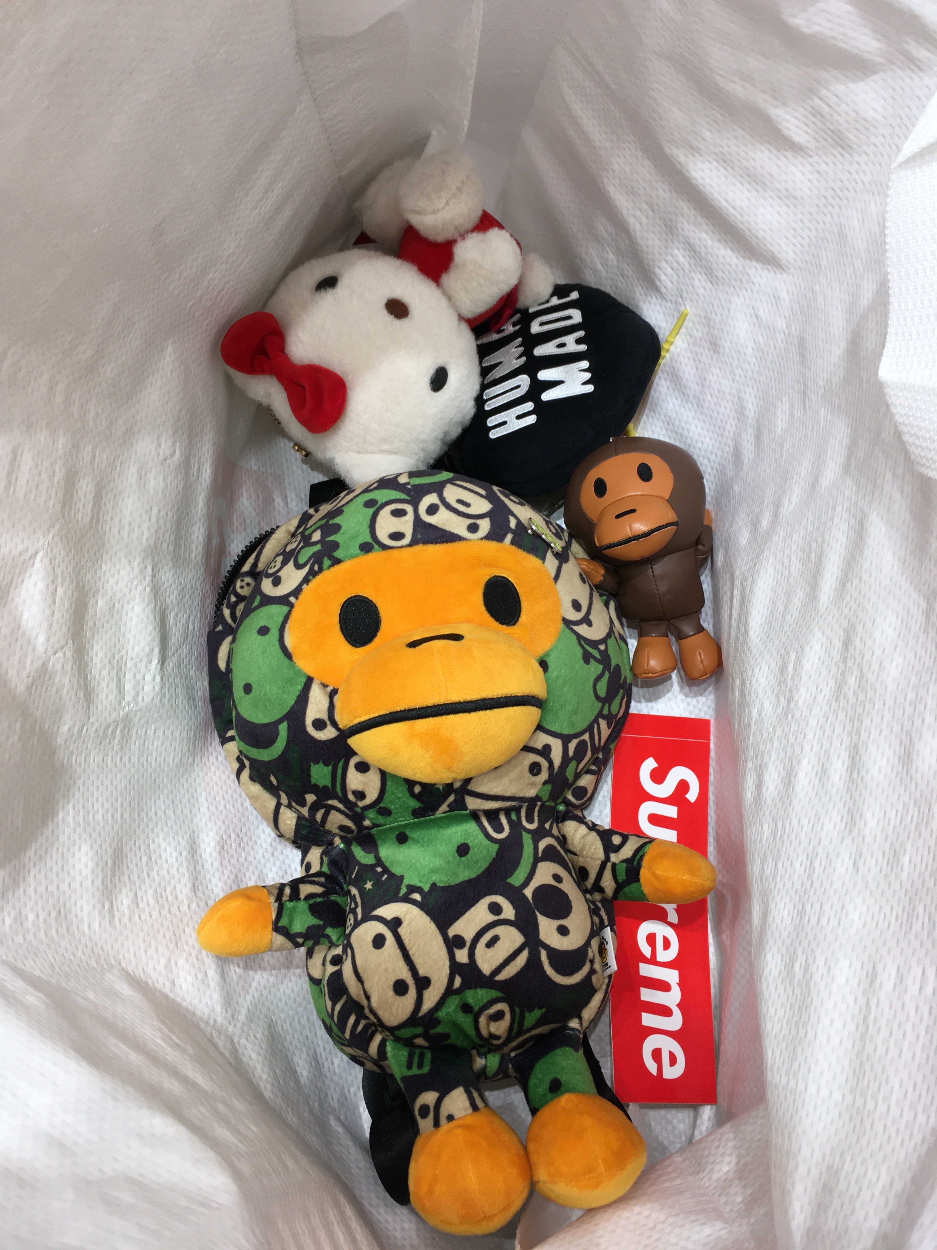 BAPE Baby Milo Plush Backpack Green, Human Made Heart Pass Holder Black 착용 스타일