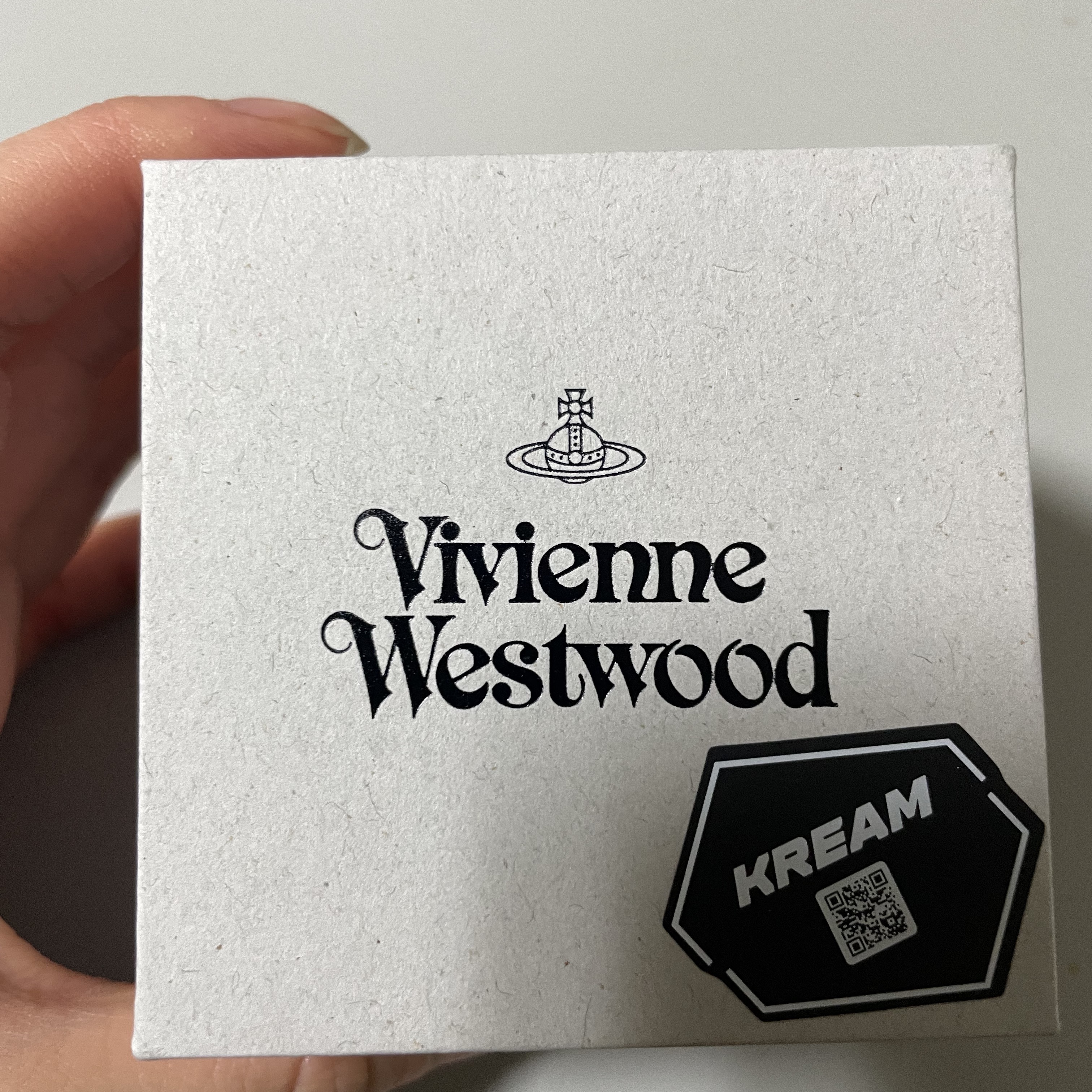Vivienne Westwood Mini Bas Relief Pendant Silver 착용 스타일 - 2
