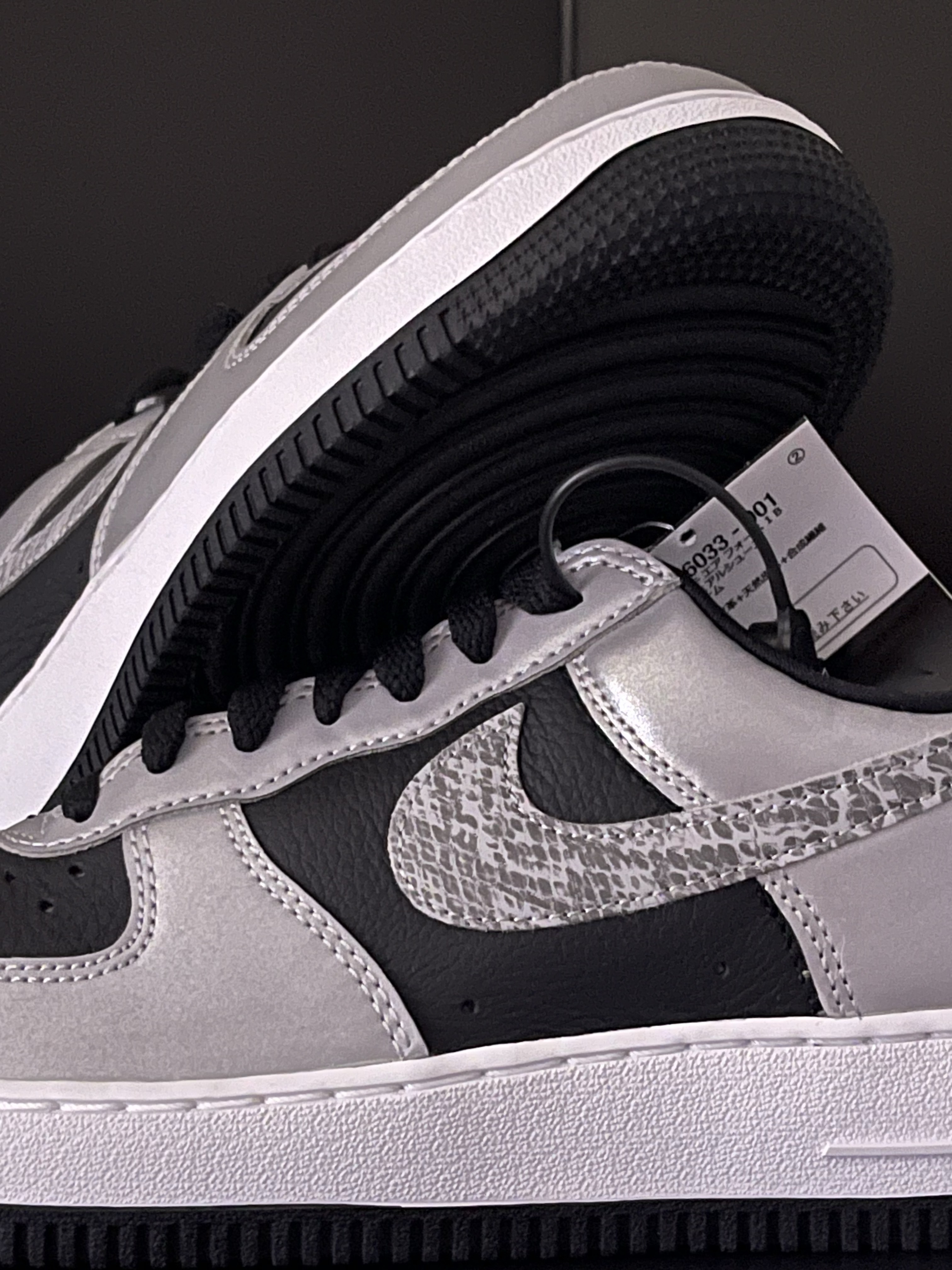 Nike Air Force 1 B Silver Snake 착용 스타일 - 4