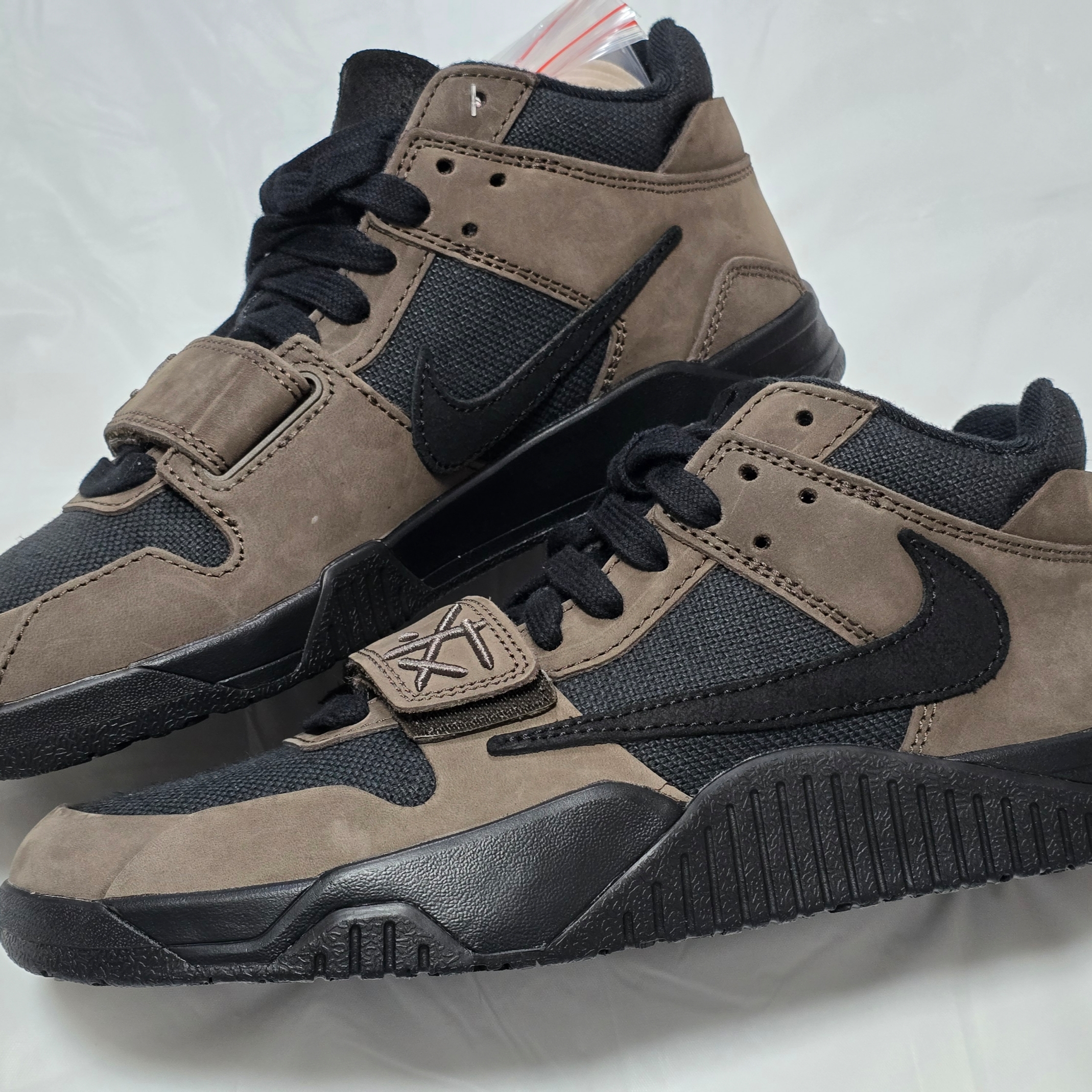 Jordan x Travis Scott Jumpman Jack TR Black and Dark Mocha 착용 스타일