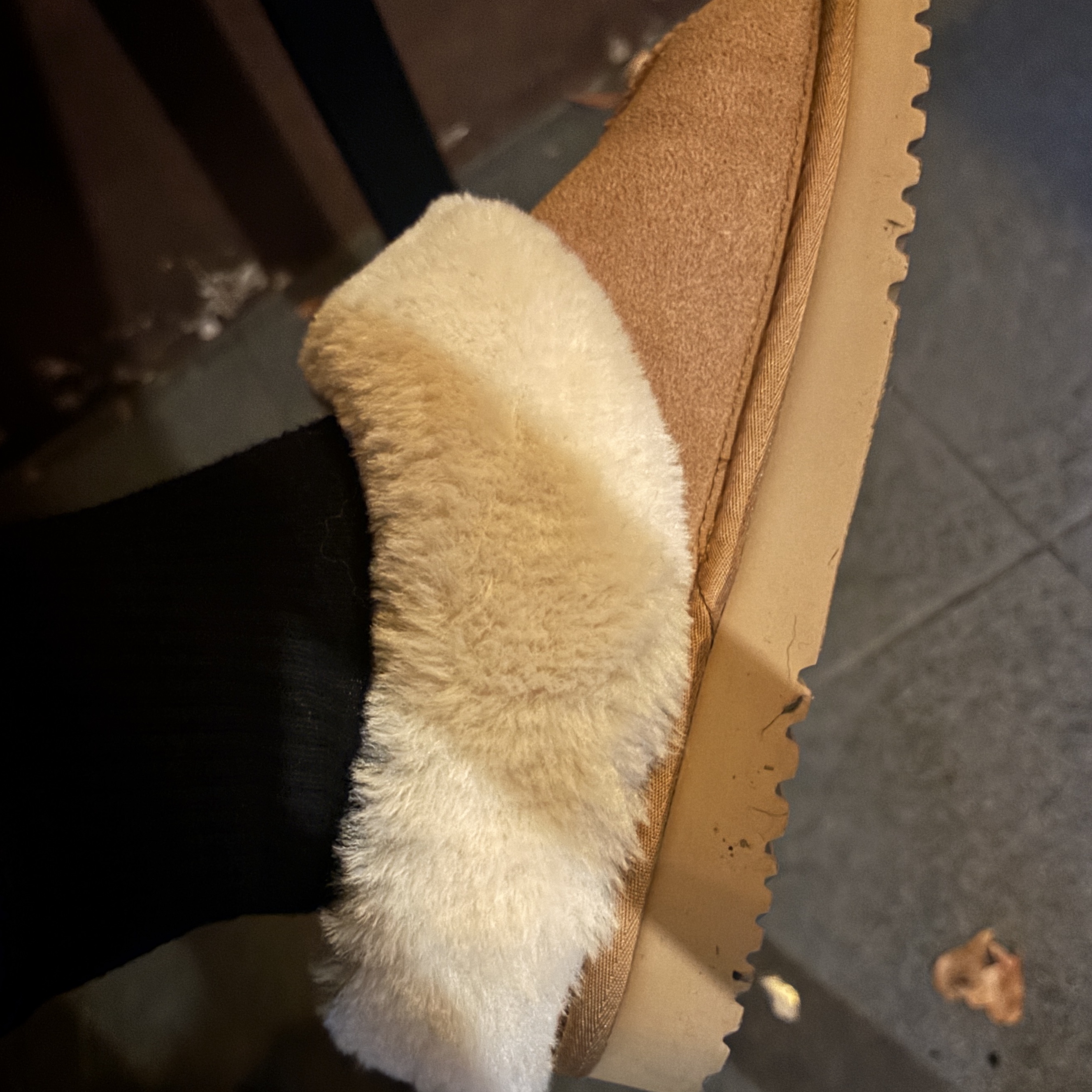 (W) Rockfishweatherwear Original Winter Fur Mule Chestnut 착용 스타일