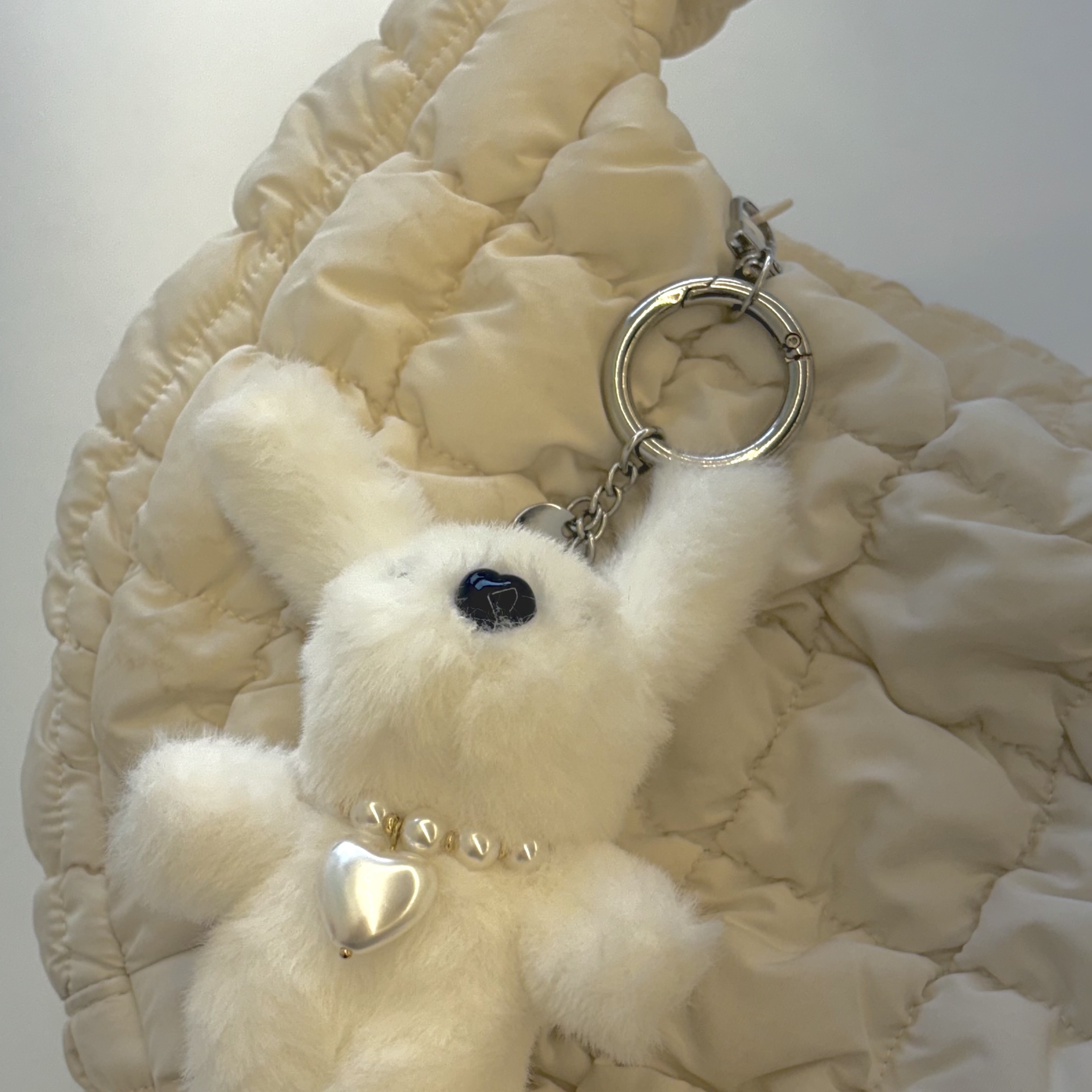 COS Quilted Mini Bag Cream 착용 스타일