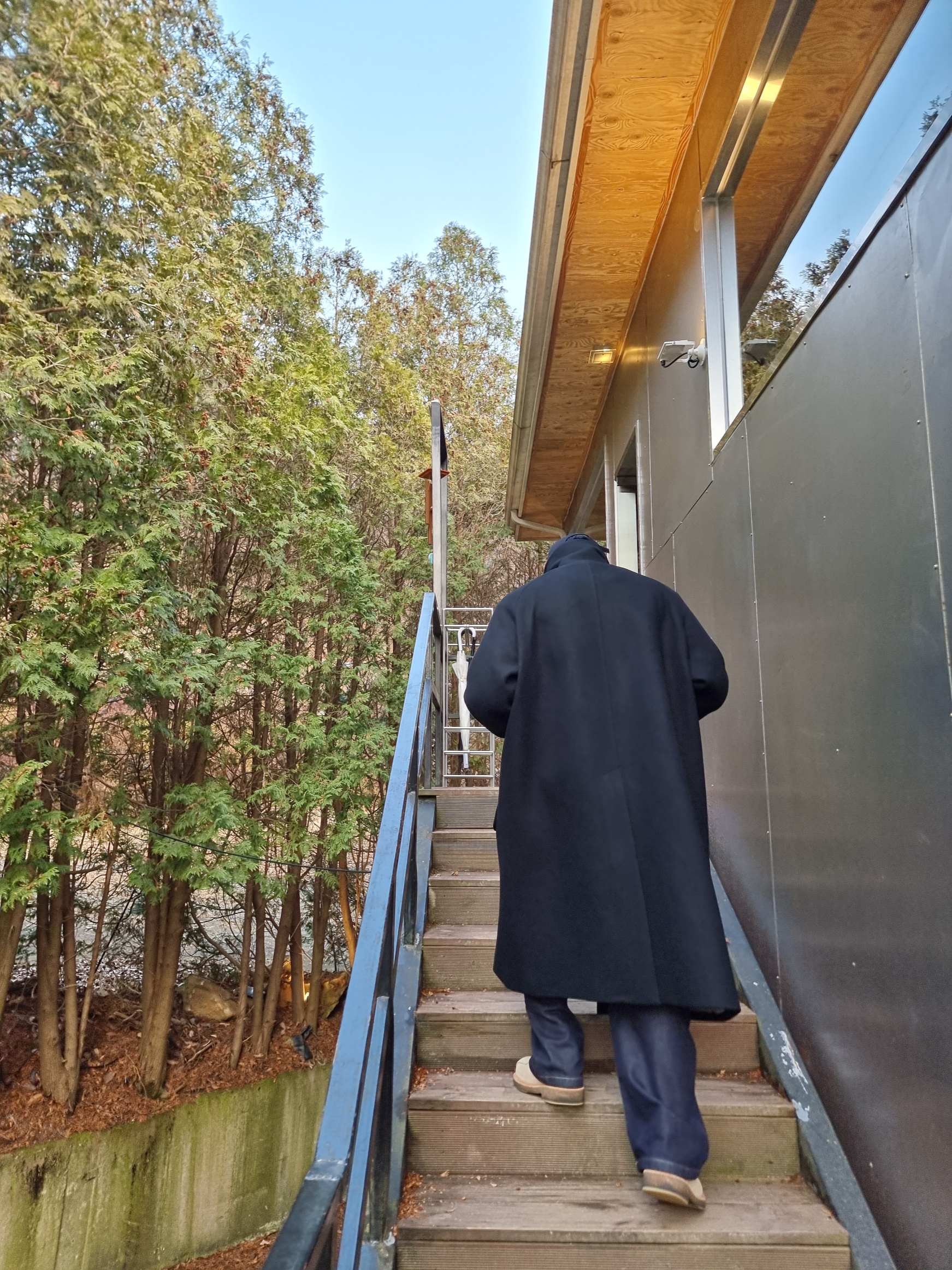 Undermycar Legion.02 Balmacaan Oversized Wool Coat Black, Carhartt WIP Smith Denim Double Knee Pants Black 착용 스타일 - 6