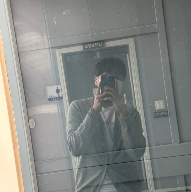 Play Comme des Garcons Black Heart Knit Cardigan Grey, Moncler Padded Wool Cardigan Black - 24FW 착용 스타일 - 1