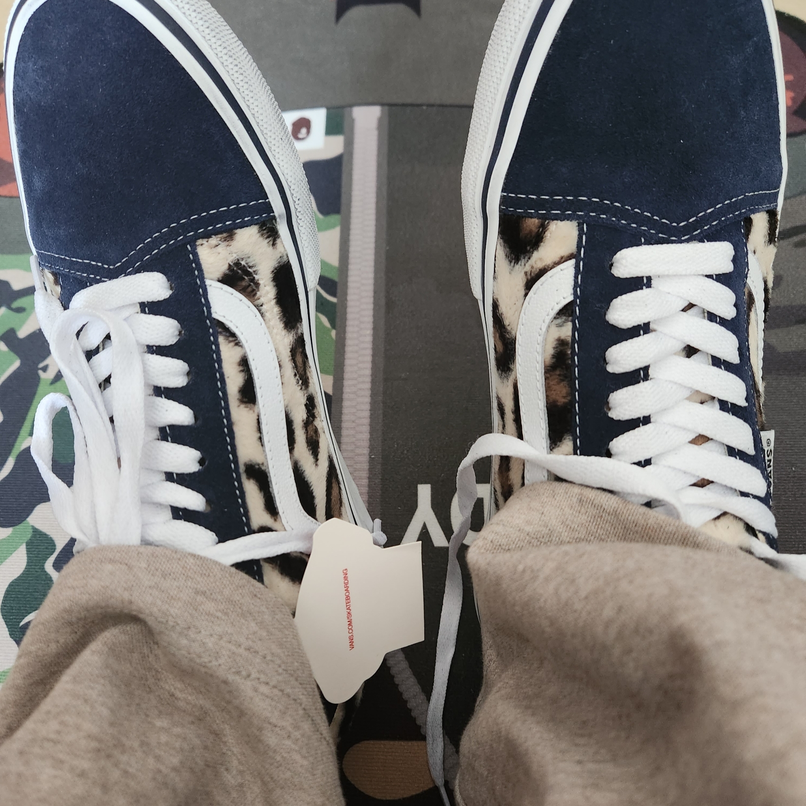 Vans x Supreme Leopard Old Skool Navy 착용 스타일 - 2