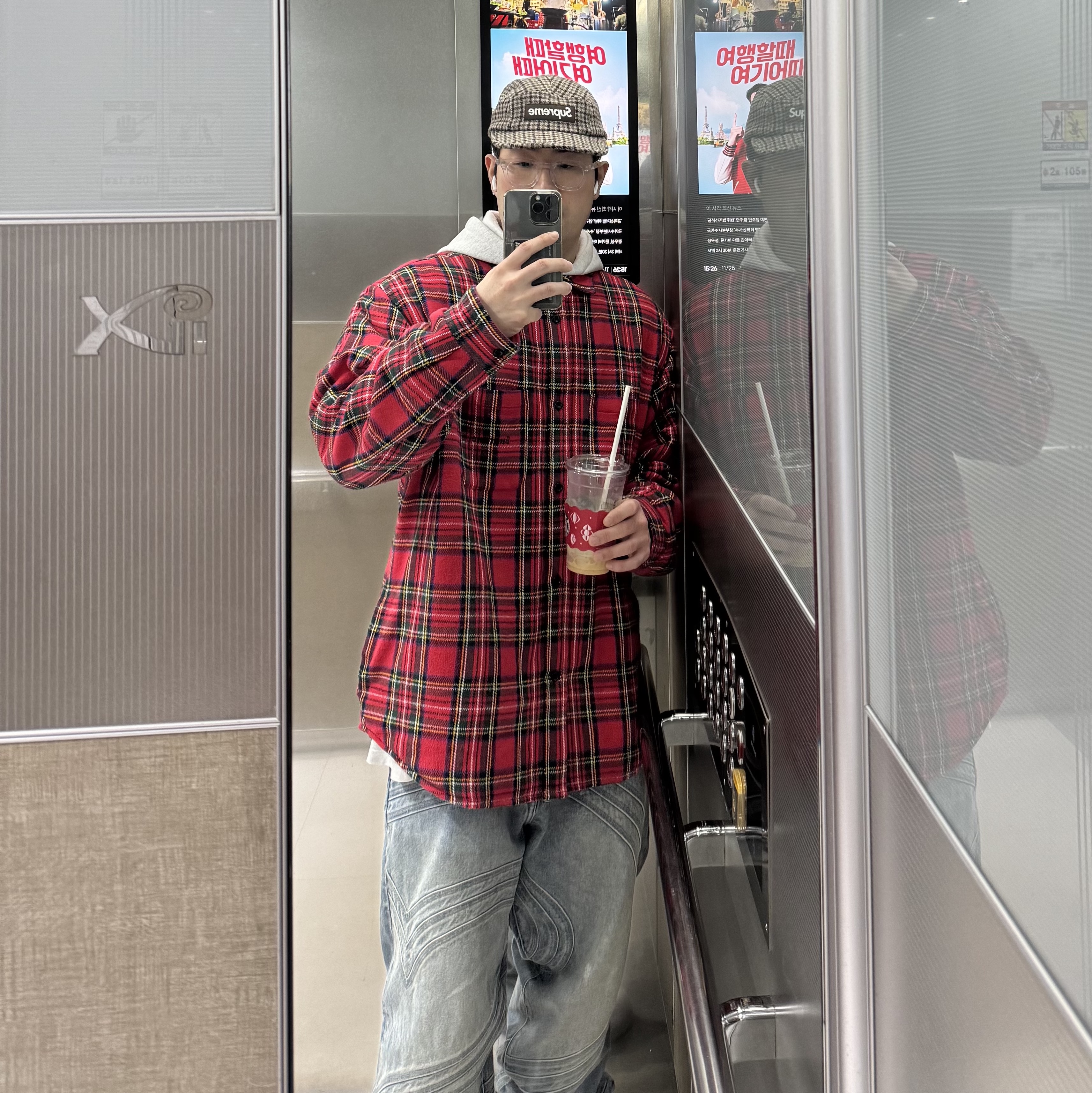 Supreme Houndstooth Wool Camp Cap Tan - 23FW, Supreme Tartan Flannel Hooded Shirt Red - 23FW 착용 스타일
