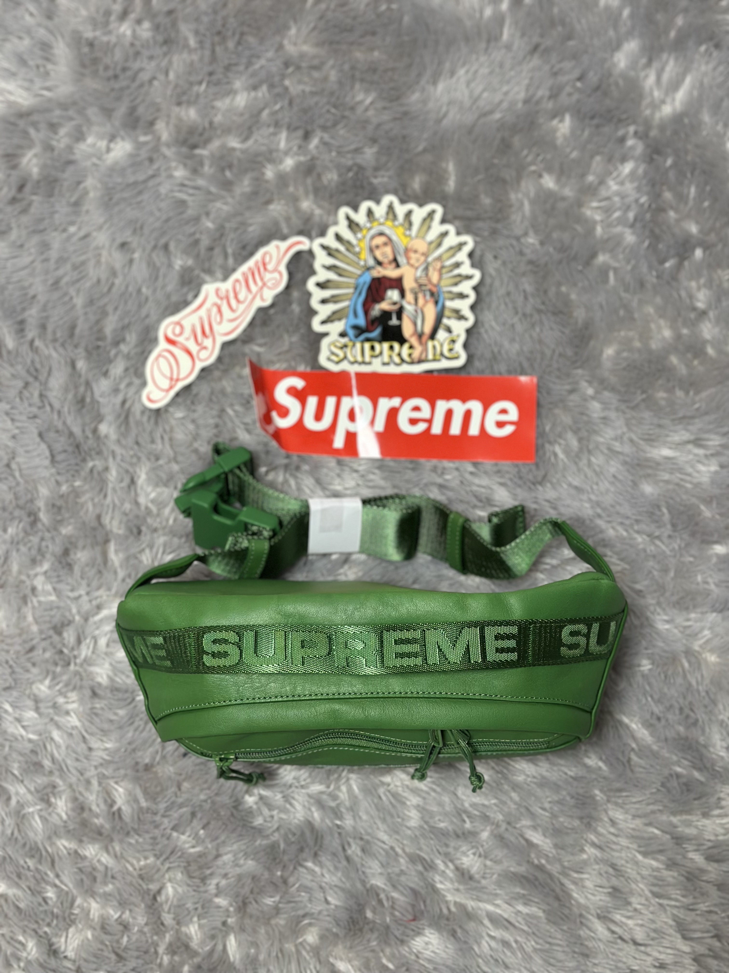 Supreme Leather Waist Bag Green - 24FW 착용 스타일 - 4