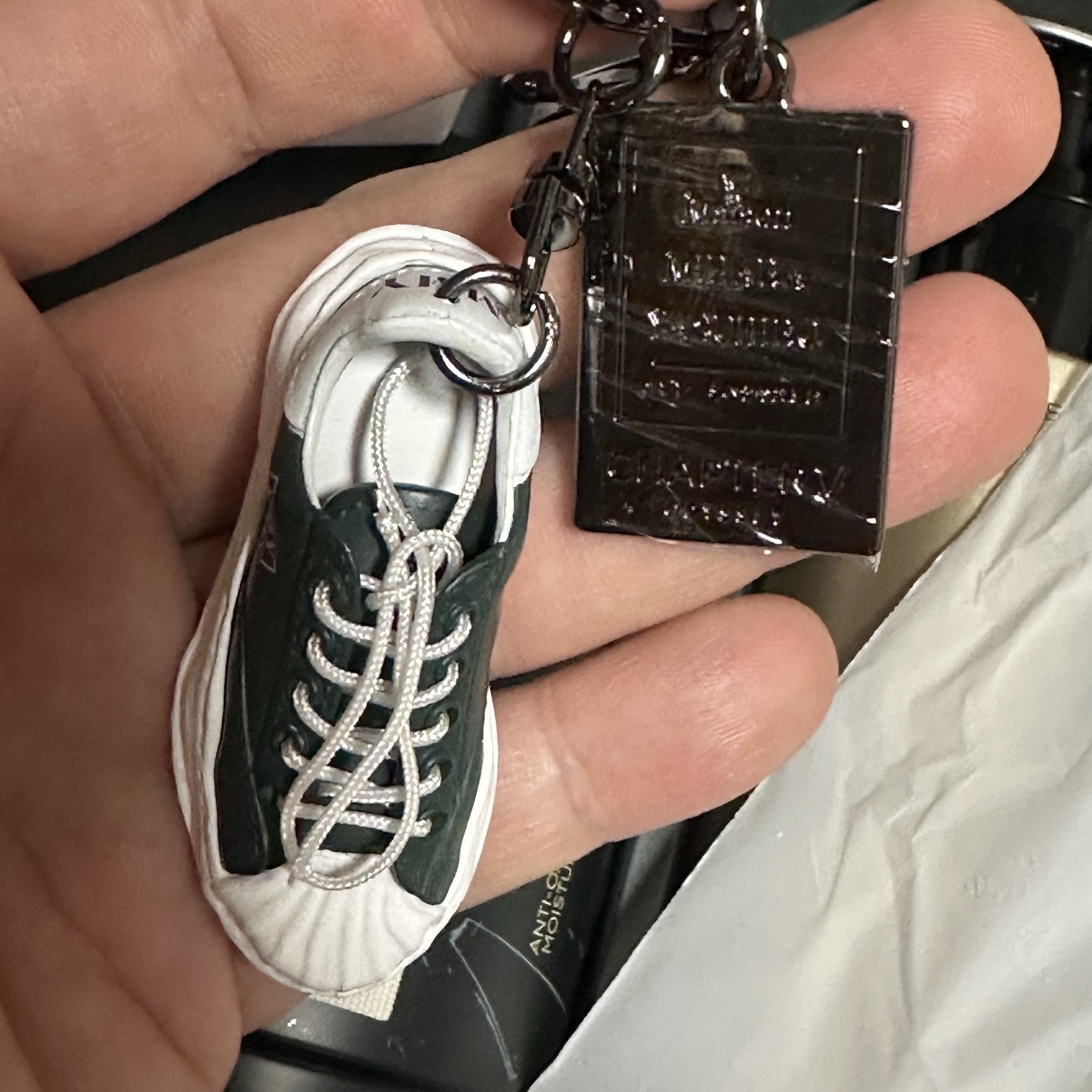 Odyssey x Maison Mihara Yasuhiro Blakey Keyring Green 착용 스타일 - 2