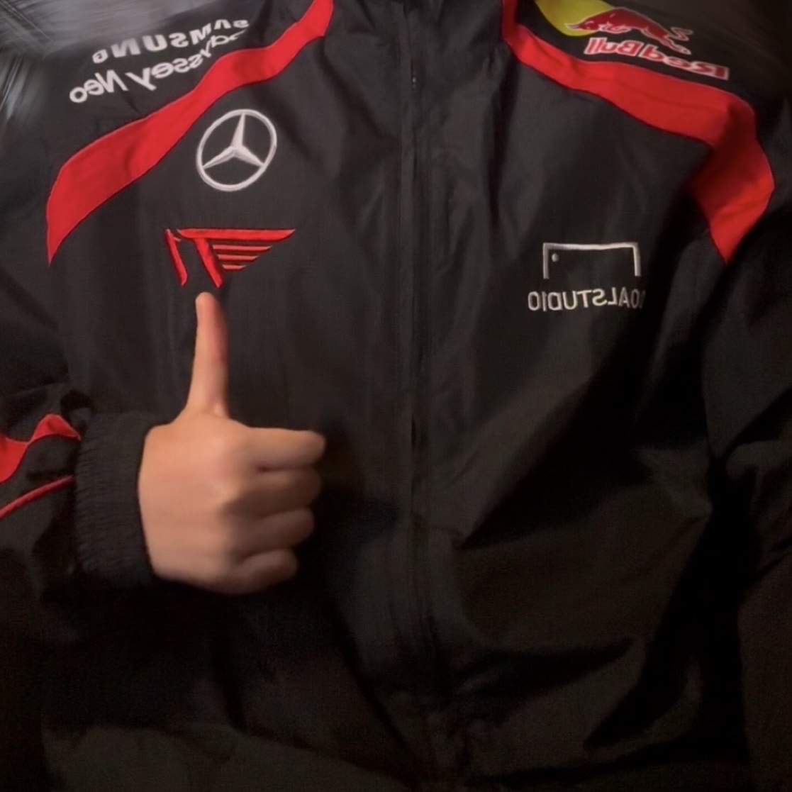 T1 2024 Spring LCK Uniform Jacket Black (Non Marking Ver.) 착용 스타일 - 1