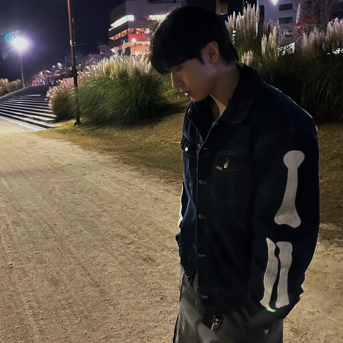 Kapital 11.5 oz. Denim Mexican Tuxedo Westerner Bone Jacket Indigo, Ignota Core:8 Roamer Cargo Pants Carbon Grey 착용 스타일 - 1