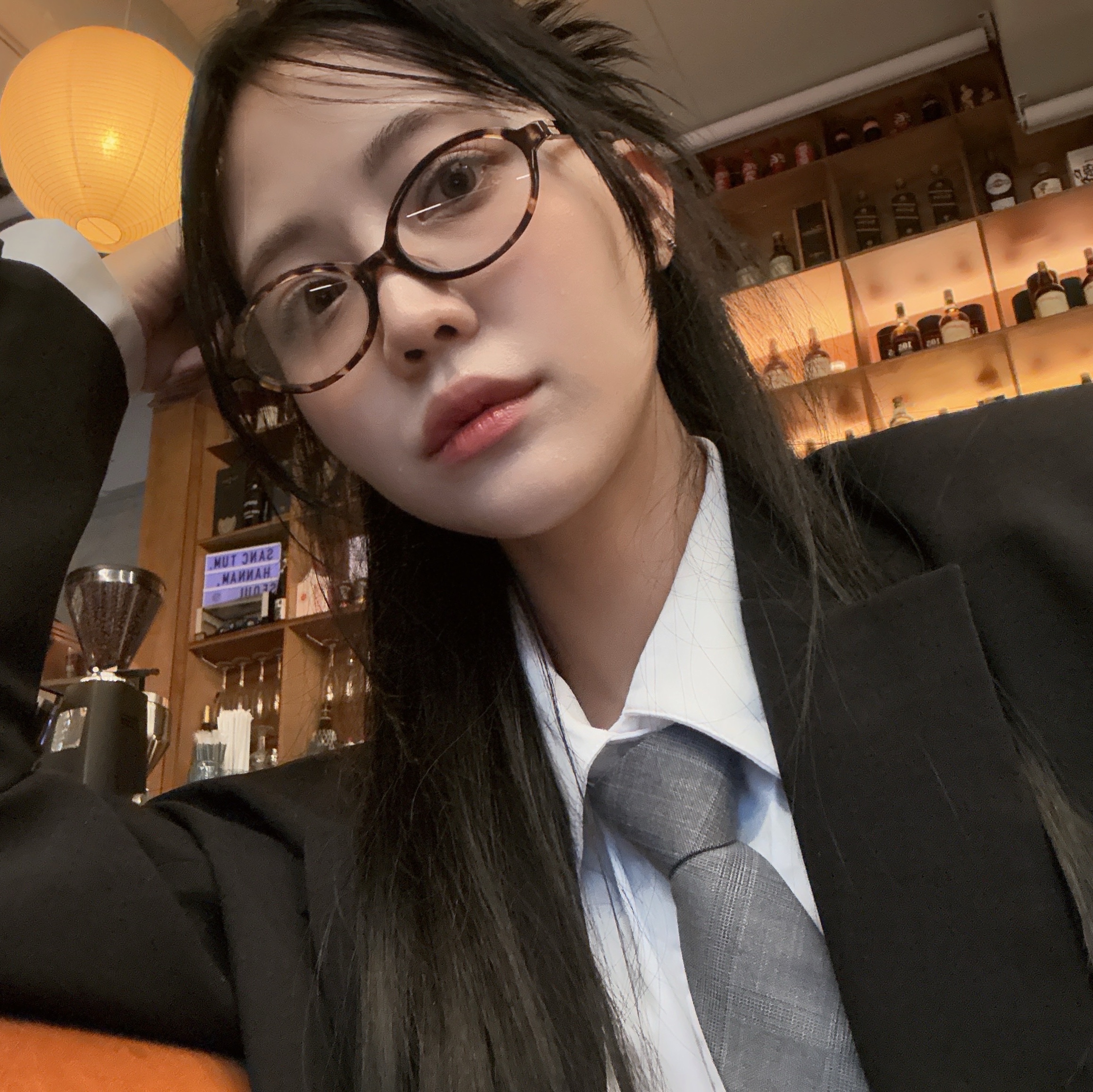 Balenciaga Le Cagole XS Shoulder Bag Black, (W) Thom Browne Super 120 Twill Below The Knee Pleated Skirt Medium Grey 착용 스타일 - 5