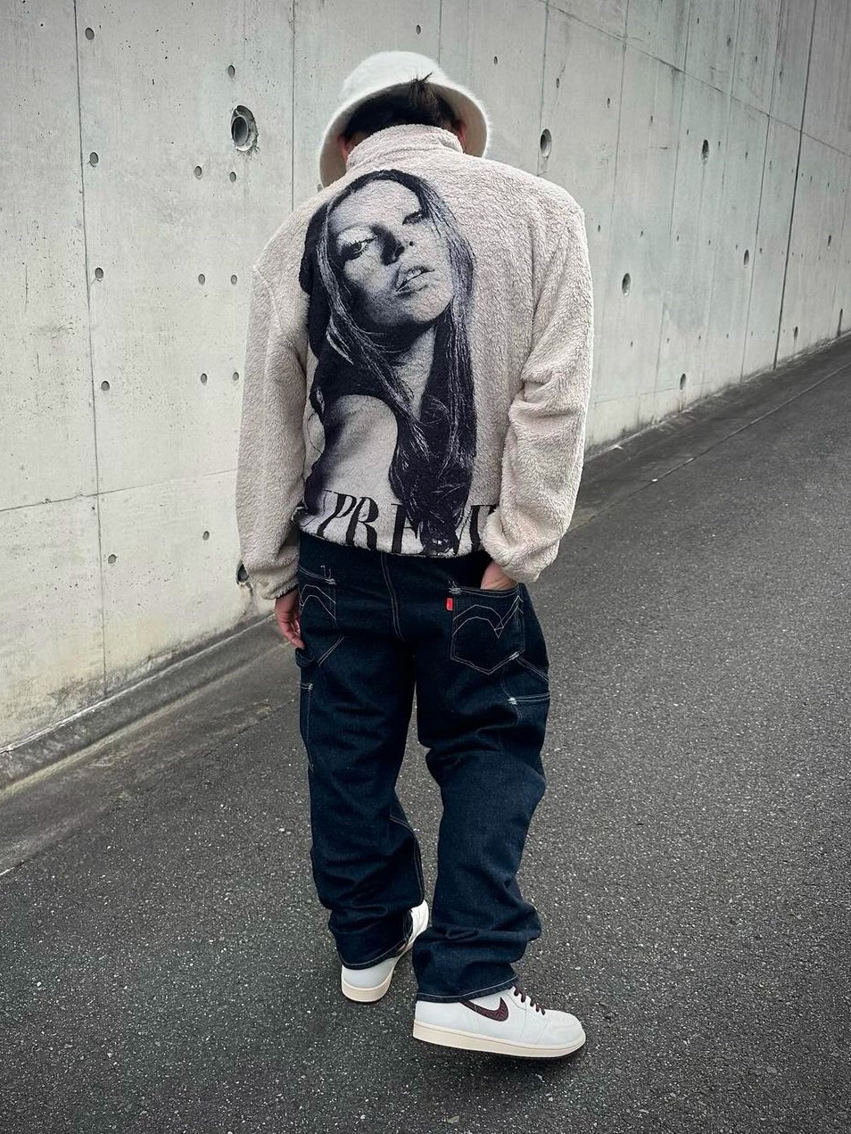 Supreme x Kate Moss Fleece Jacket Natural - 24FW 착용 스타일 - 2