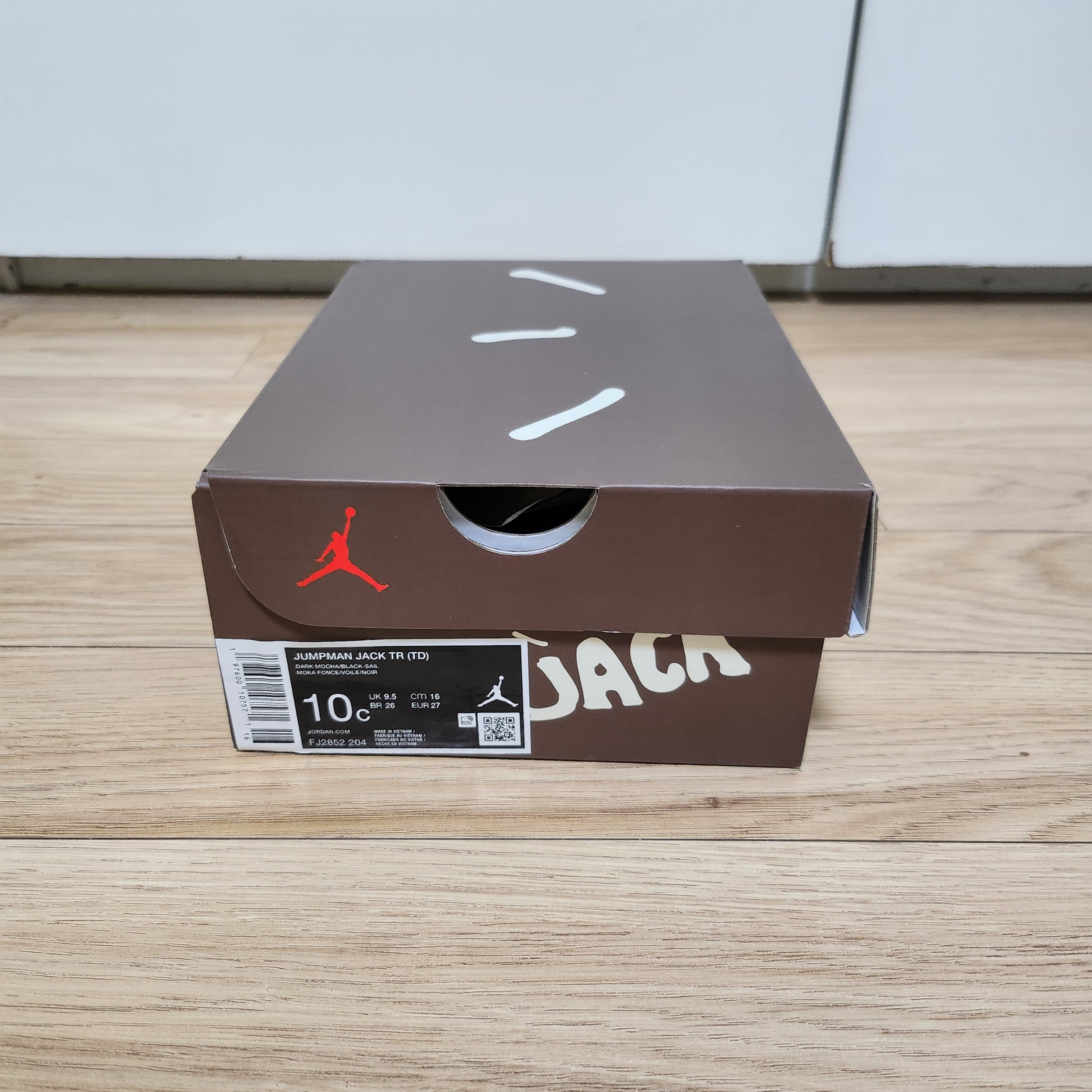(TD) Jordan x Travis Scott Jumpman Jack TR Black and Dark Mocha 착용 스타일 - 9