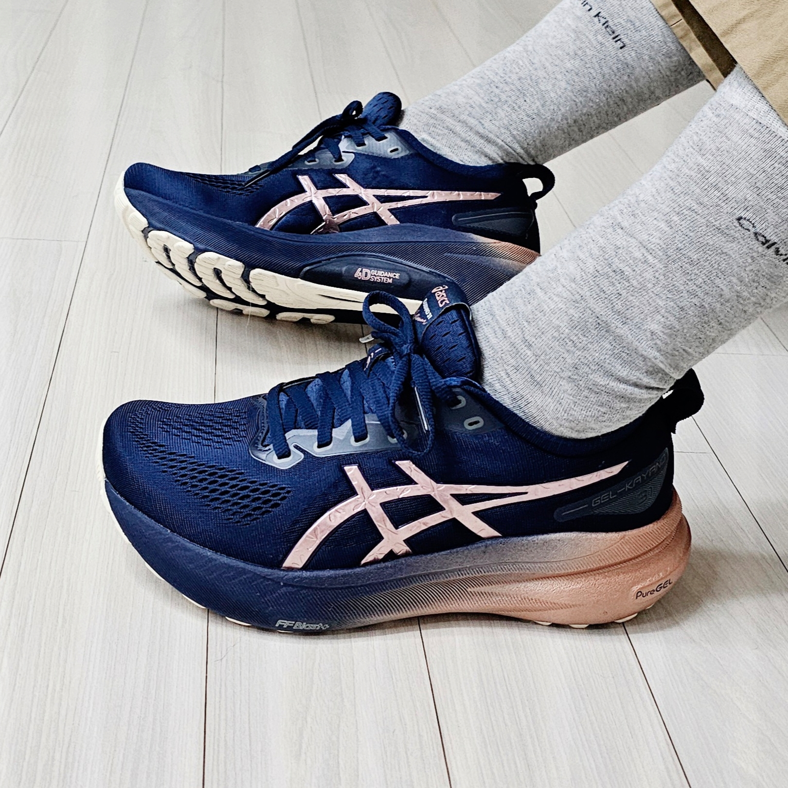 (W) Asics Gel-Kayano 31 Platinum Blue Expanse Rose Gold 착용 스타일