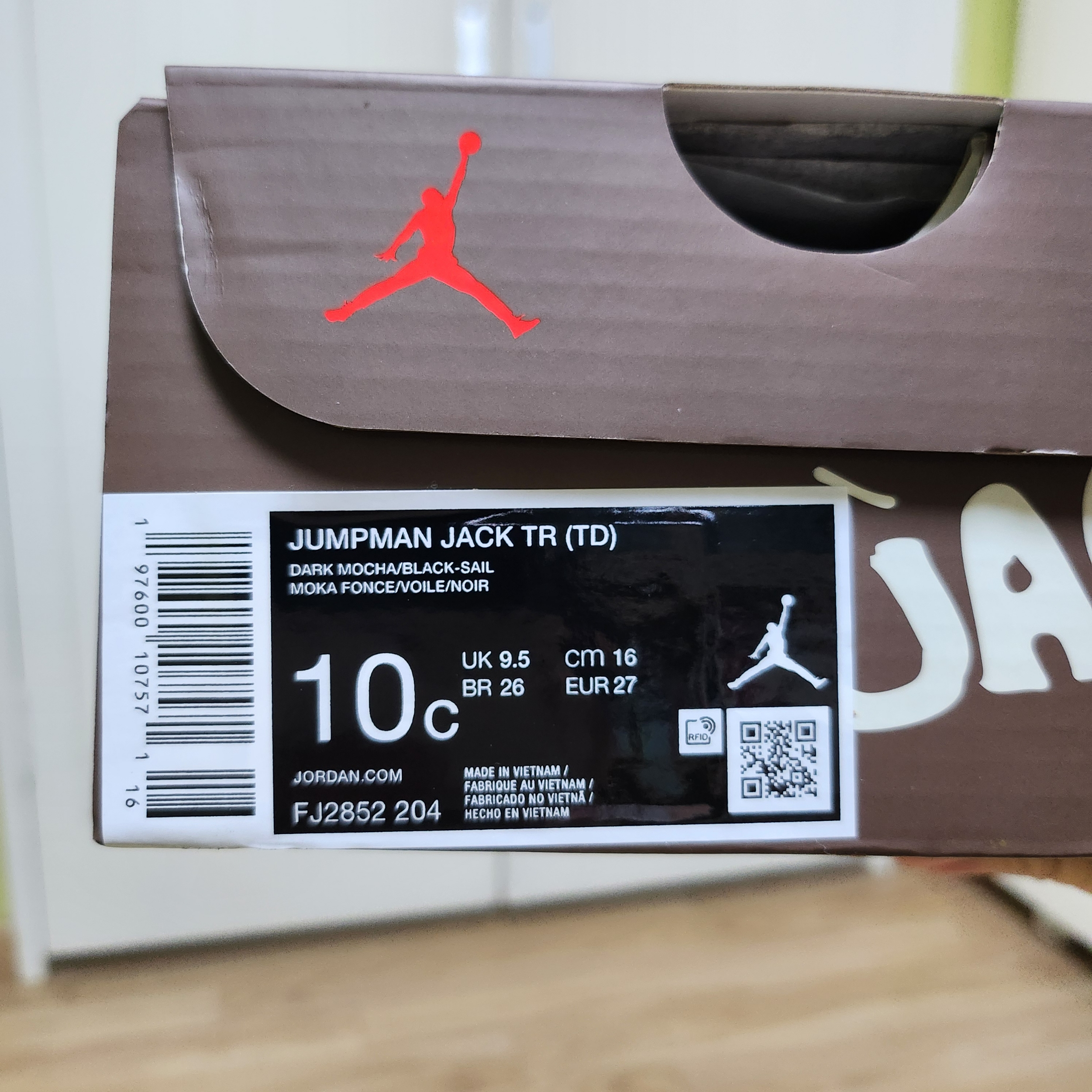(TD) Jordan x Travis Scott Jumpman Jack TR Black and Dark Mocha 착용 스타일 - 10