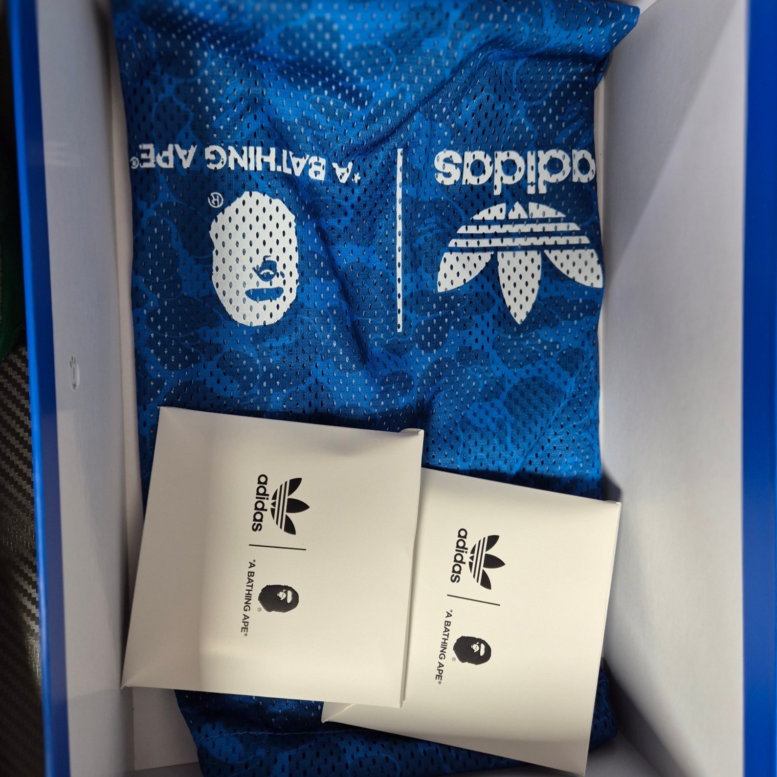 Adidas x BAPE Orketro Green Power Blue 착용 스타일 - 2