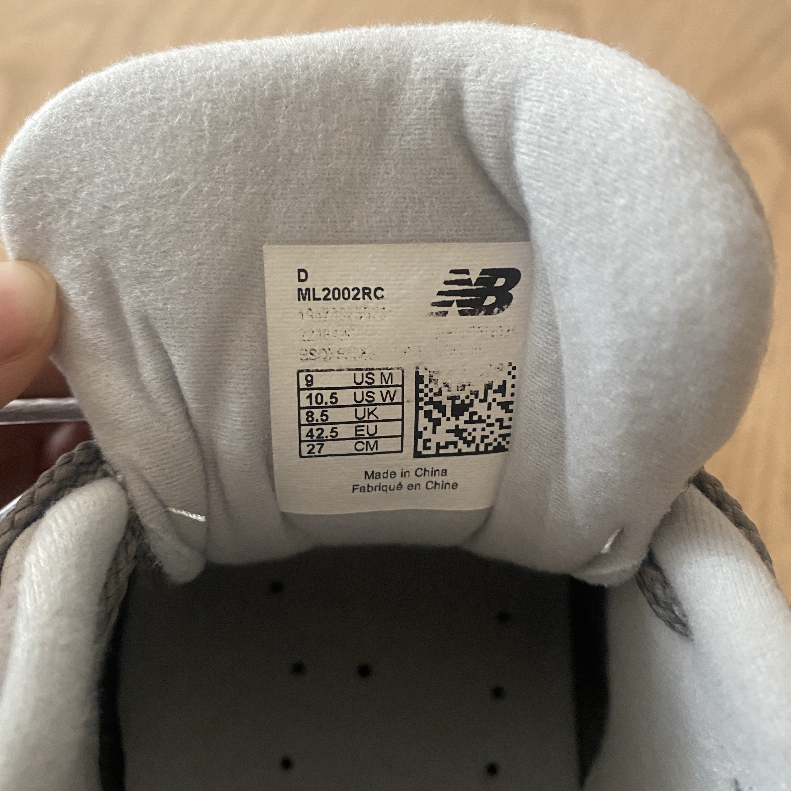 New Balance 2002R Grey 착용 스타일 - 2