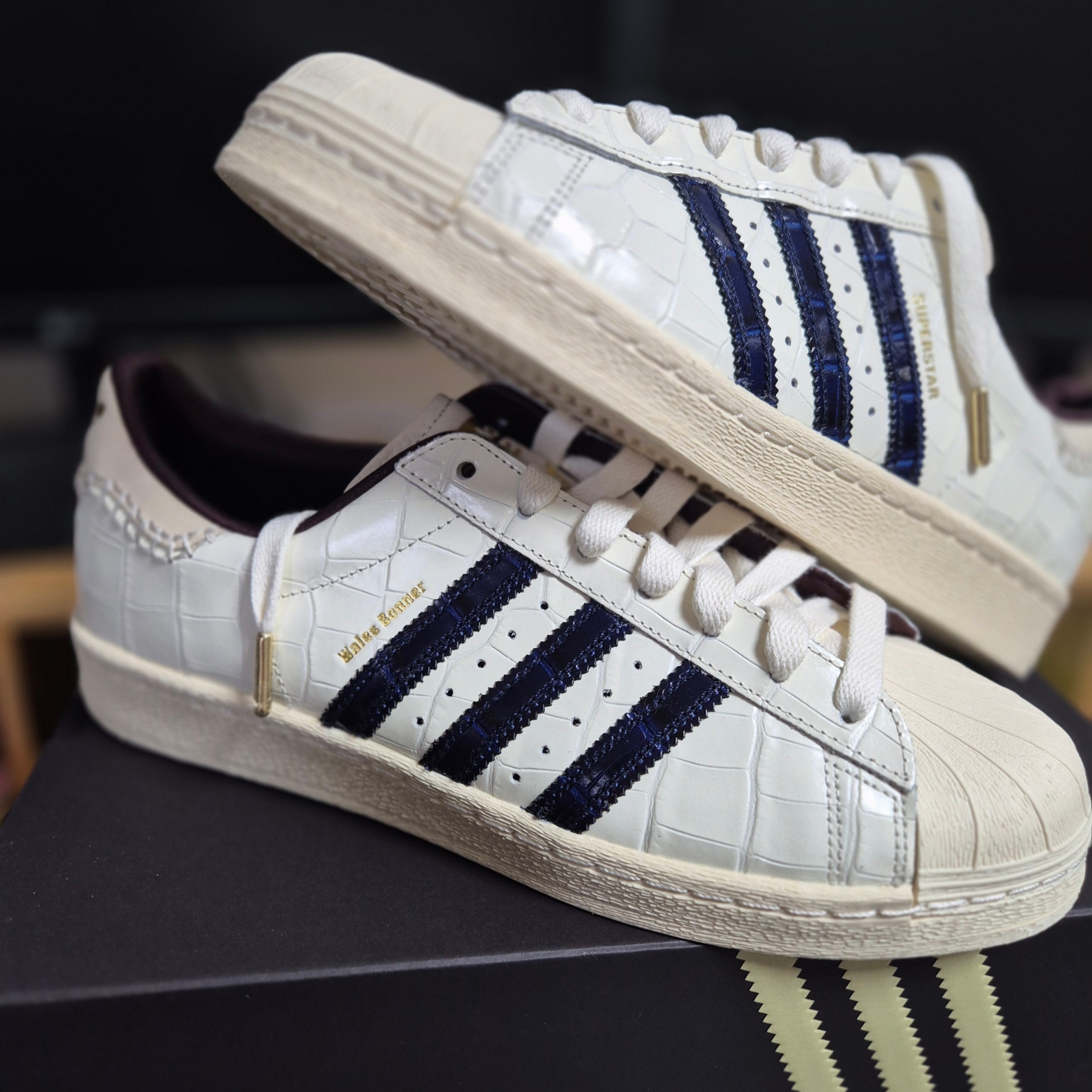 Adidas x Wales Bonner Superstar Wonder White Collegiate Navy 착용 스타일 - 1