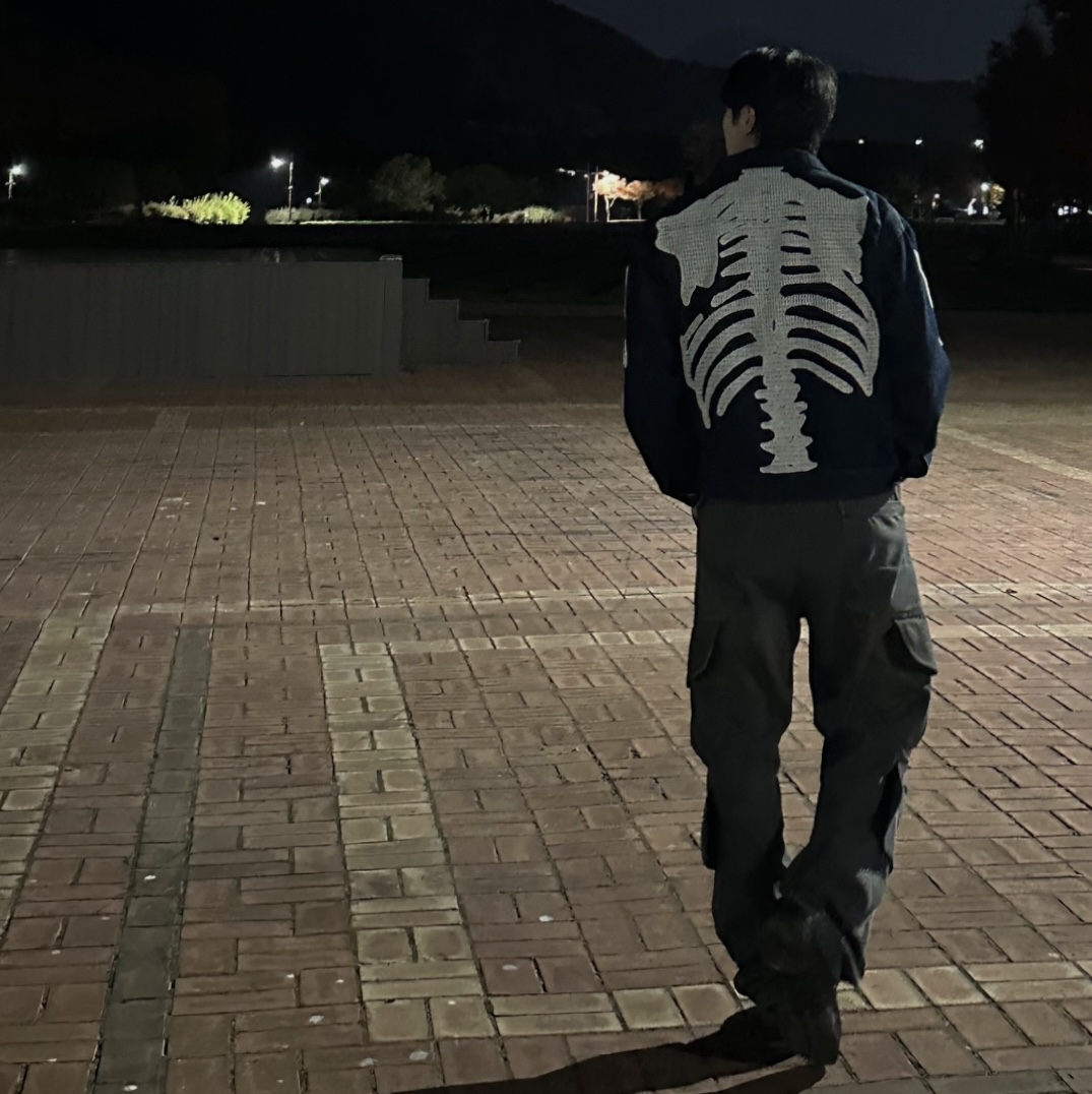 Kapital 11.5 oz. Denim Mexican Tuxedo Westerner Bone Jacket Indigo, Ignota Core:8 Roamer Cargo Pants Carbon Grey 착용 스타일 - 2