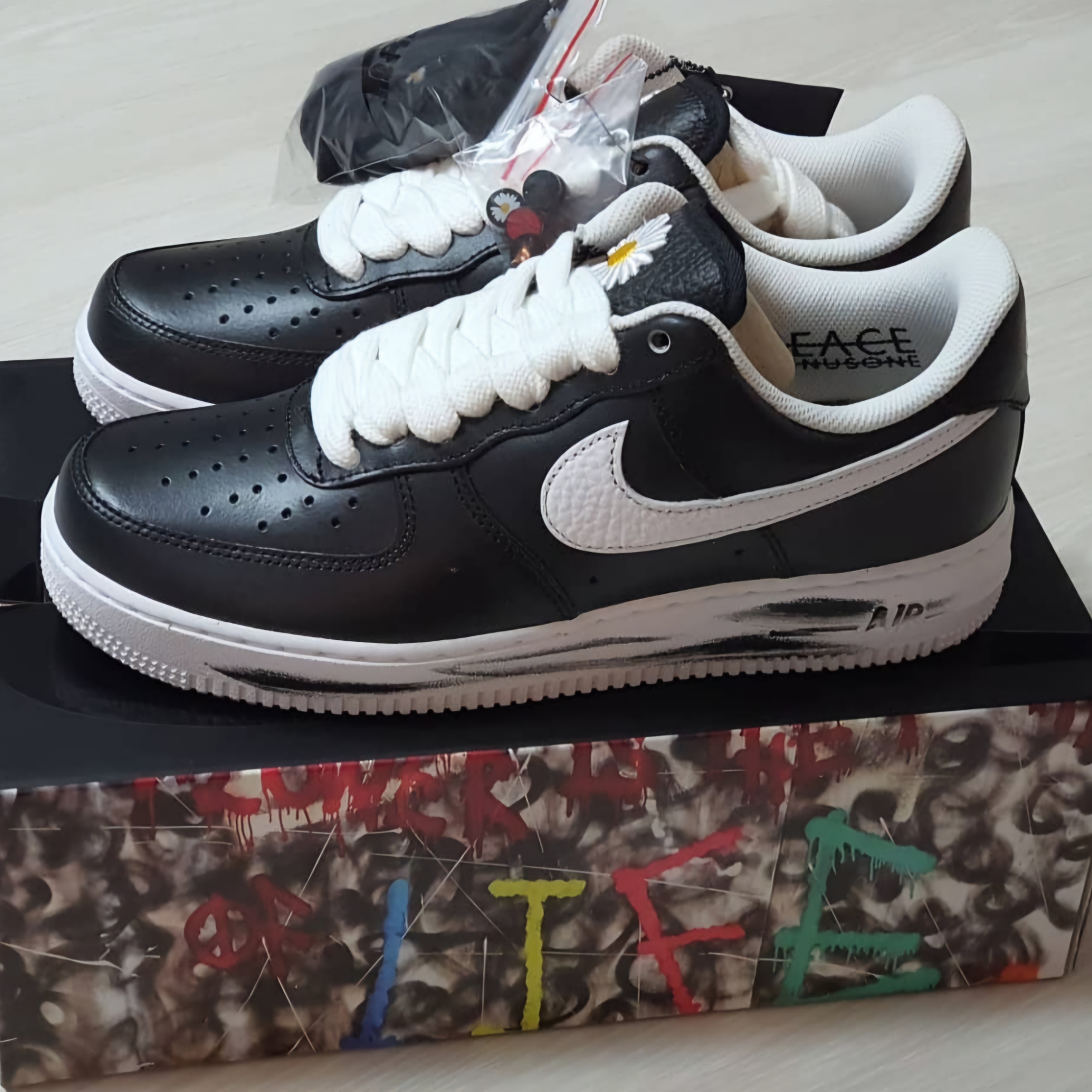 Nike x Peaceminusone Air Force 1 Low Para-Noise 착용 스타일