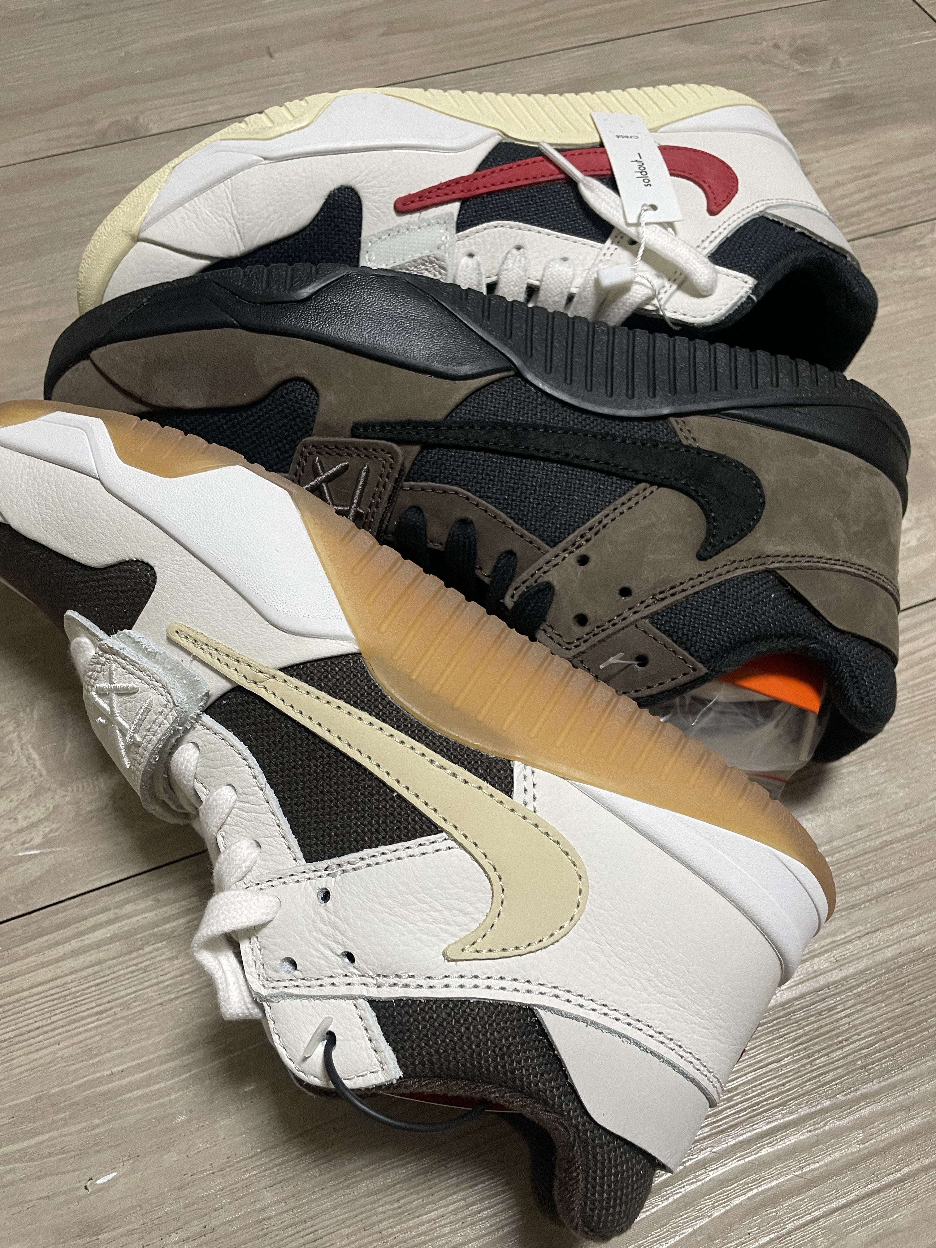 Jordan x Travis Scott Jumpman Jack TR University Red, Jordan x Travis Scott Jumpman Jack TR Sail and Dark Mocha 착용 스타일 - 2