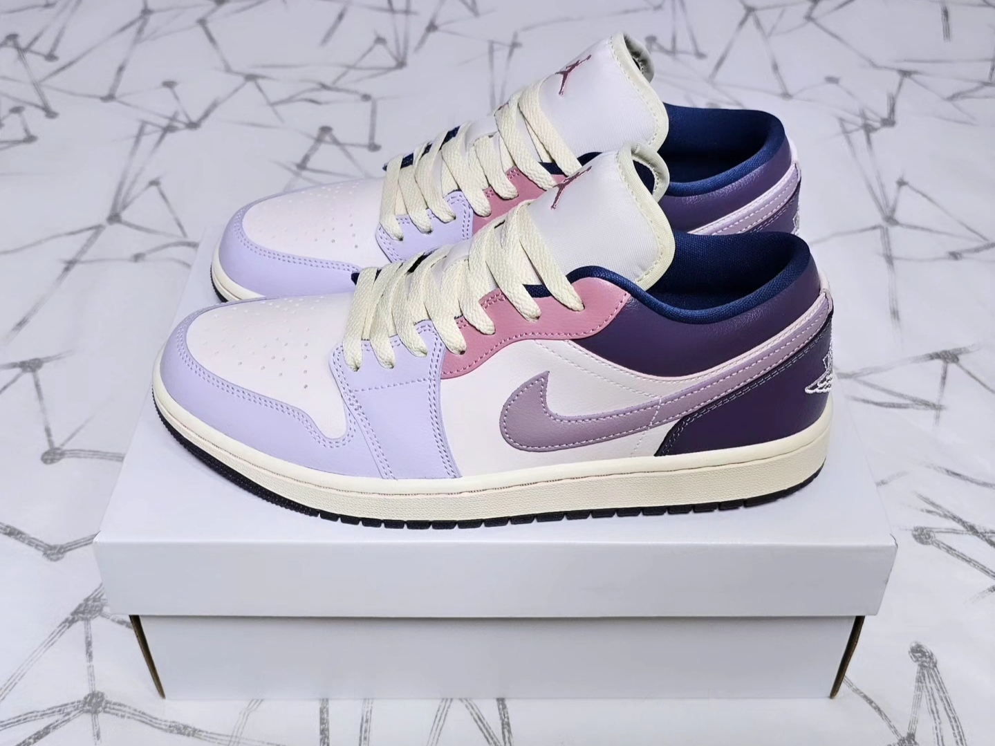 (W) Jordan 1 Low Pastel Pink Purple 착용 스타일 - 2
