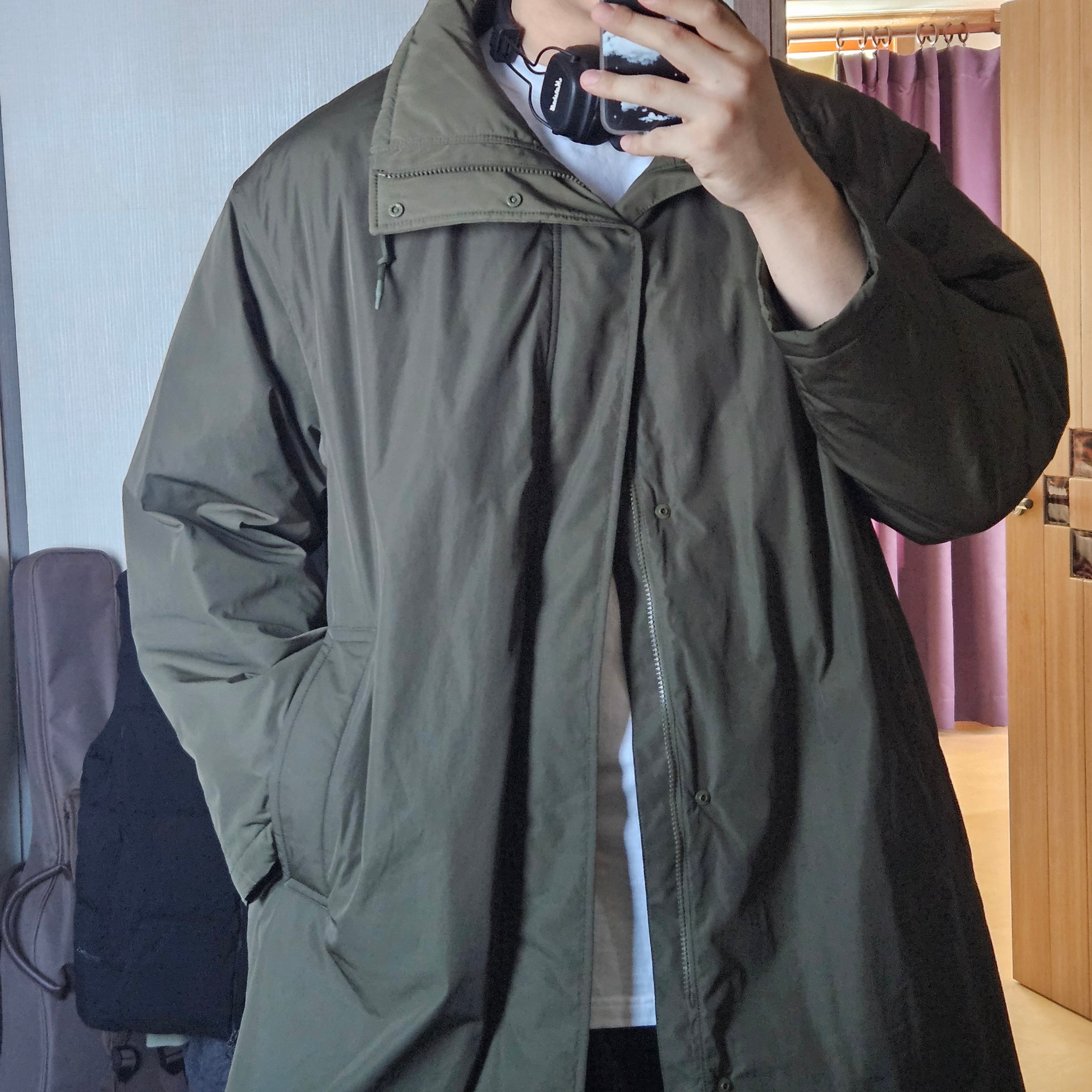 Uniqlo C Hood Coat Olive, Marshall Major IV Black (Korean Ver.) 착용 스타일 - 1