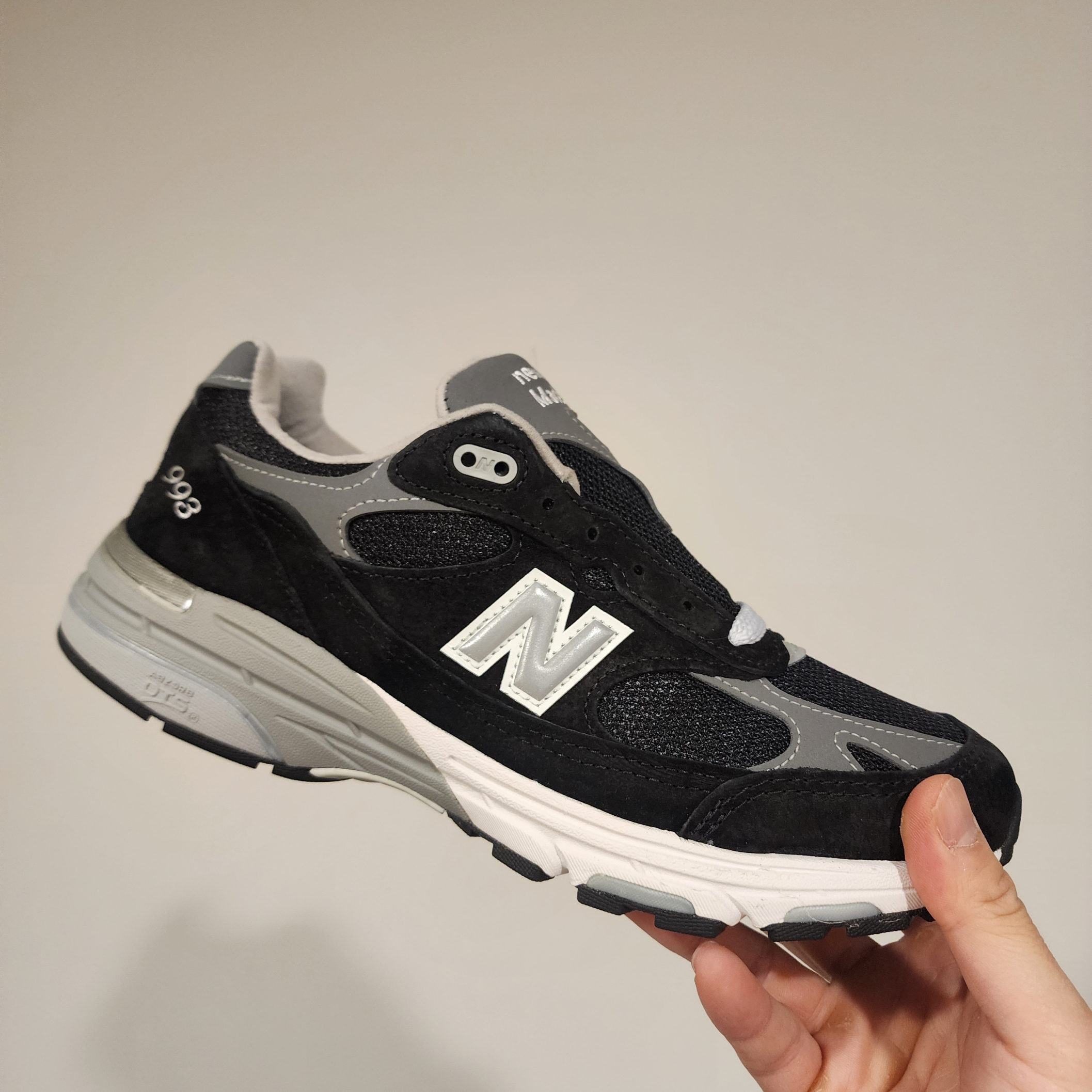 New Balance 993 Made in USA Black - D Standard 착용 스타일 - 2