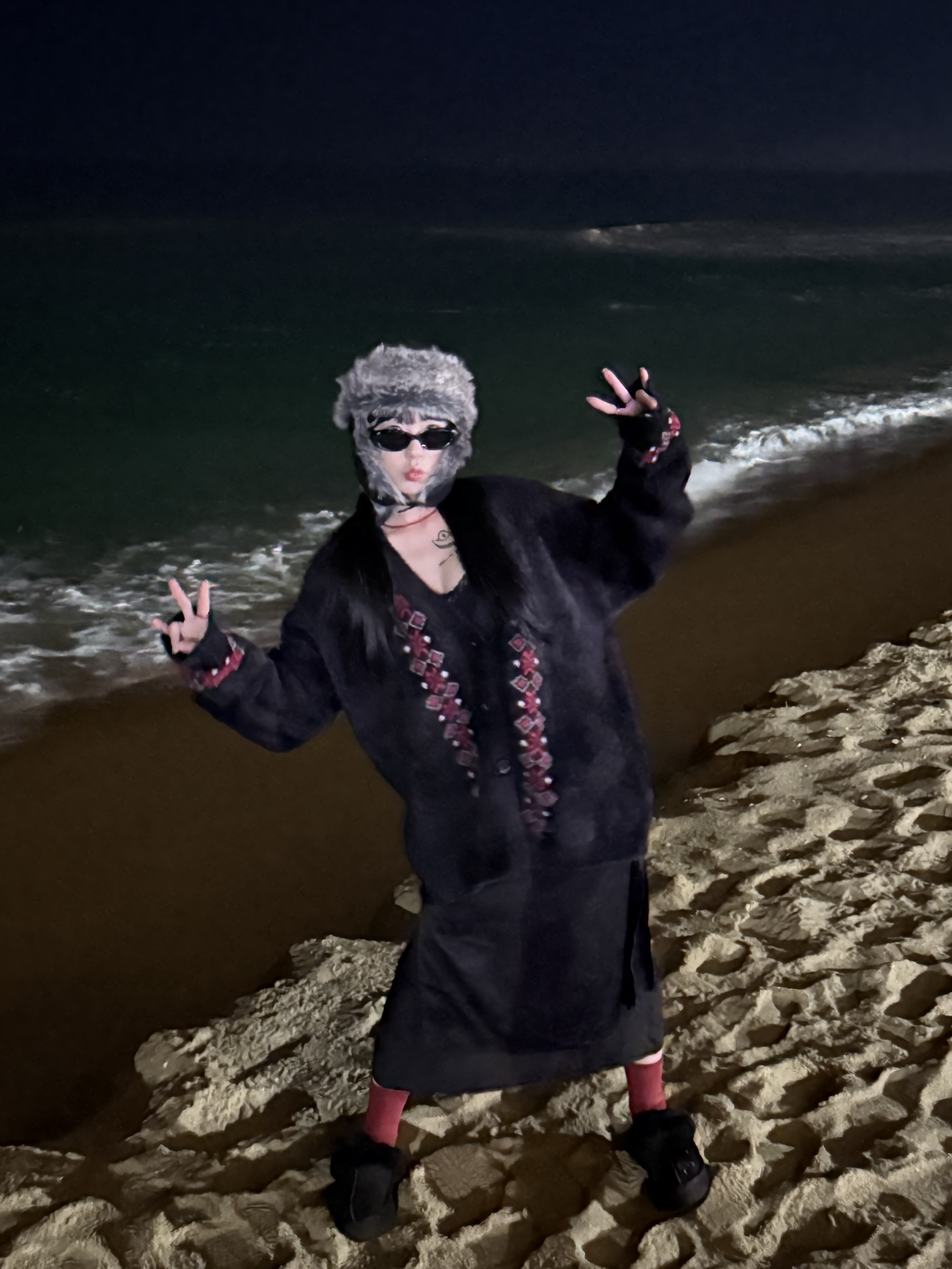 Gentle Monster Cuff S01 Black, (W) UGG Disquette Slipper Black 착용 스타일 - 3