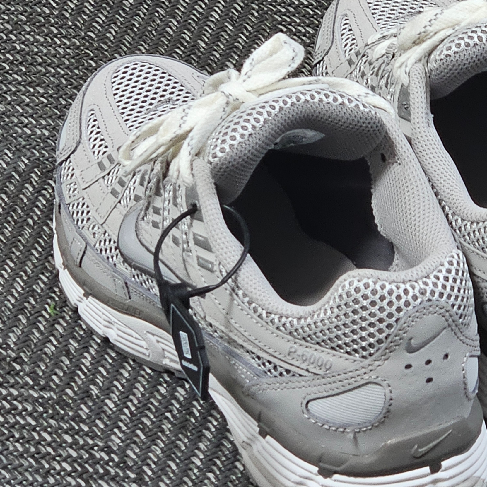 Nike P-6000 PRM Light Iron Ore 착용 스타일 - 3