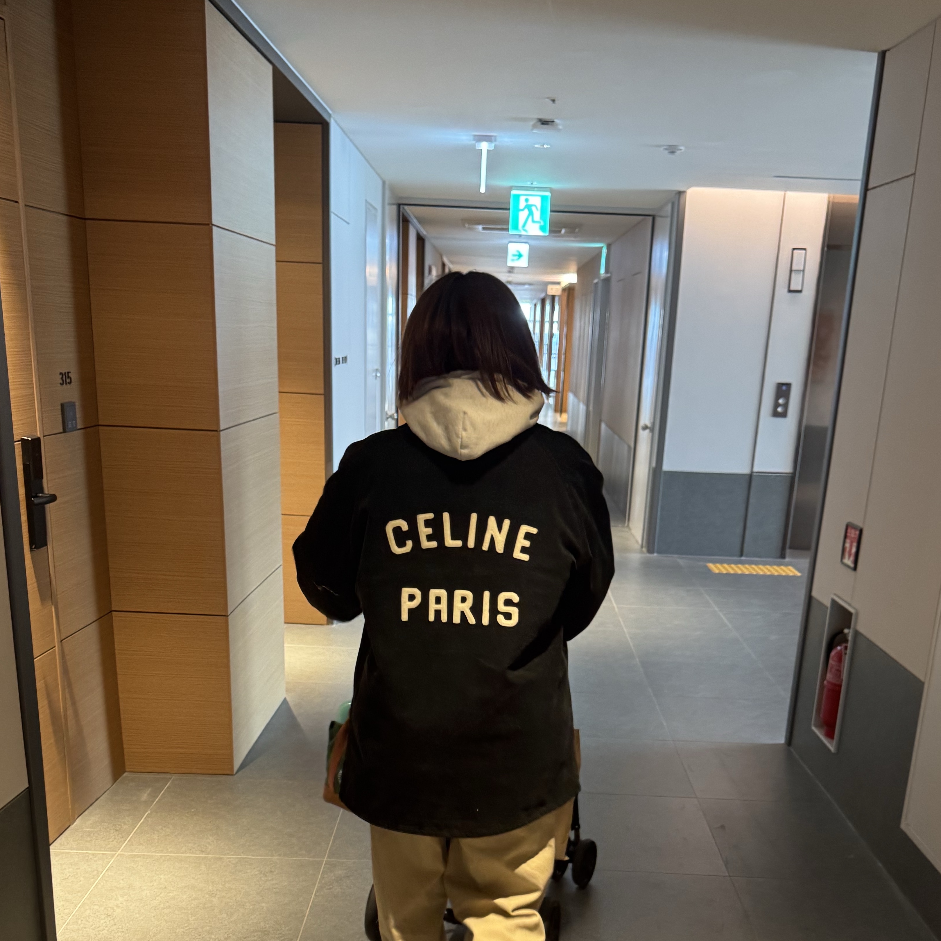 Celine Paris Patch Jacket in Corduroy Indigo Rinse ์ฐฉ์ฉ ์คํ์ผ - 4