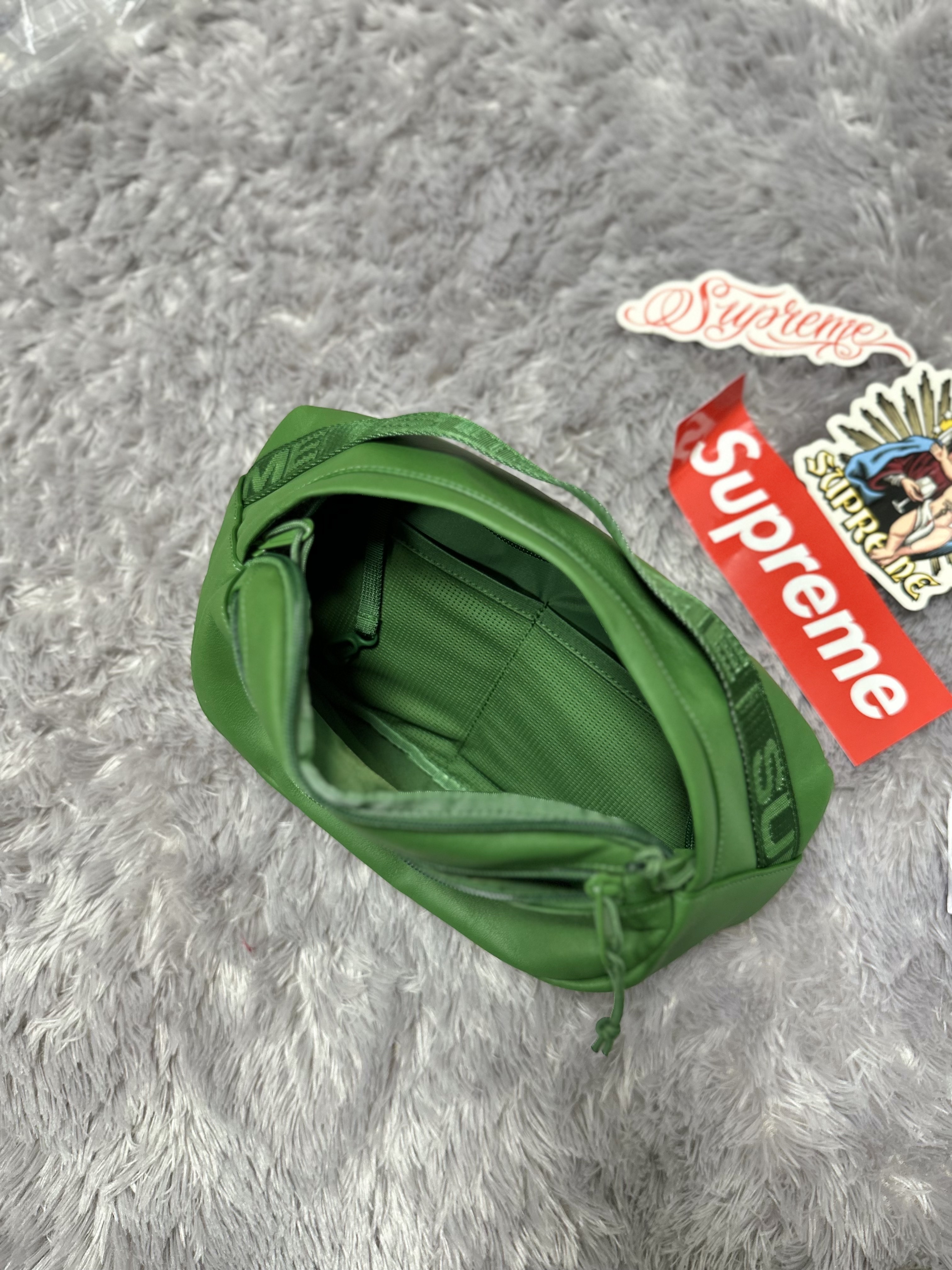 Supreme Leather Waist Bag Green - 24FW 착용 스타일 - 3