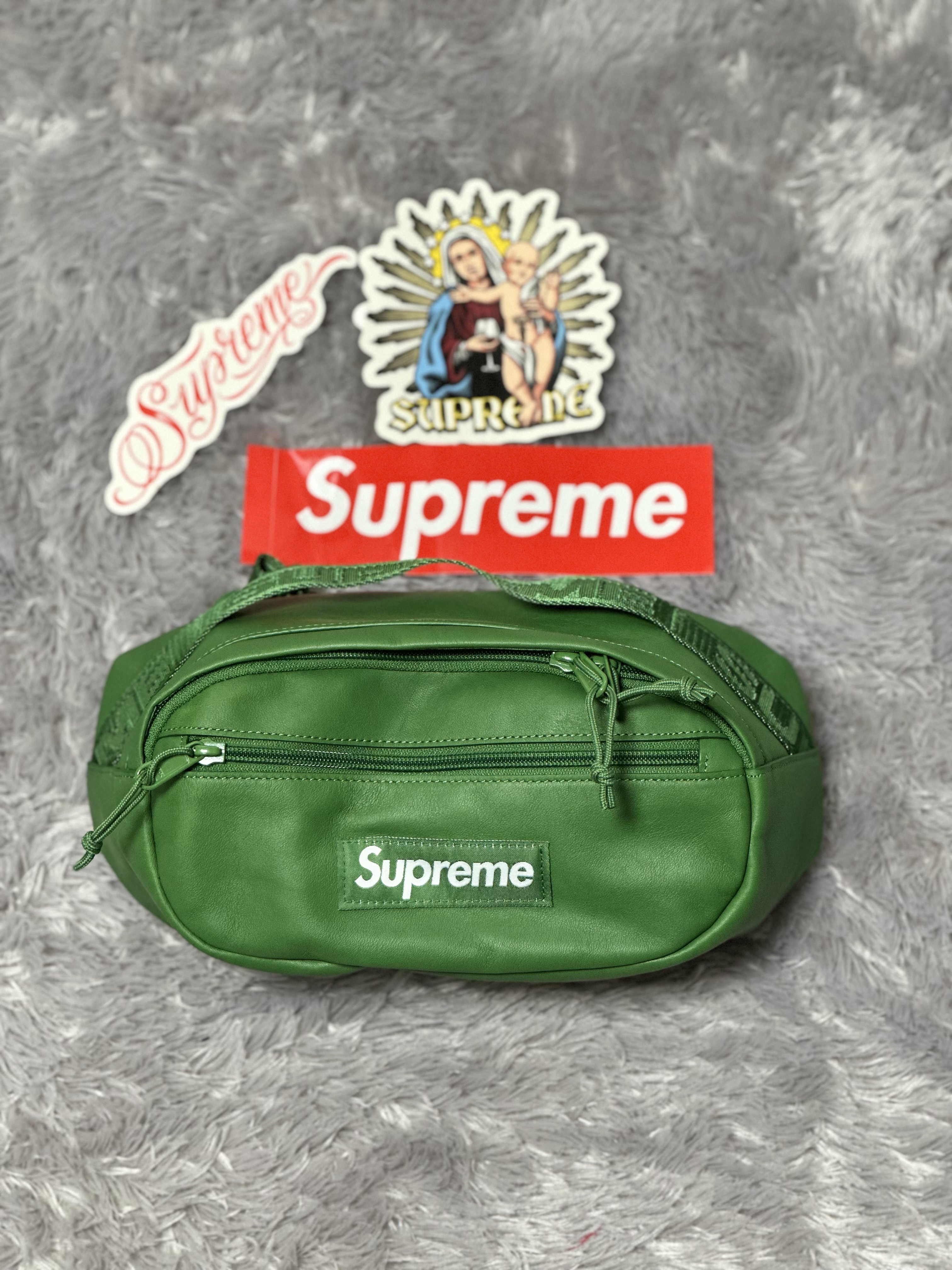 Supreme Leather Waist Bag Green - 24FW 착용 스타일 - 1