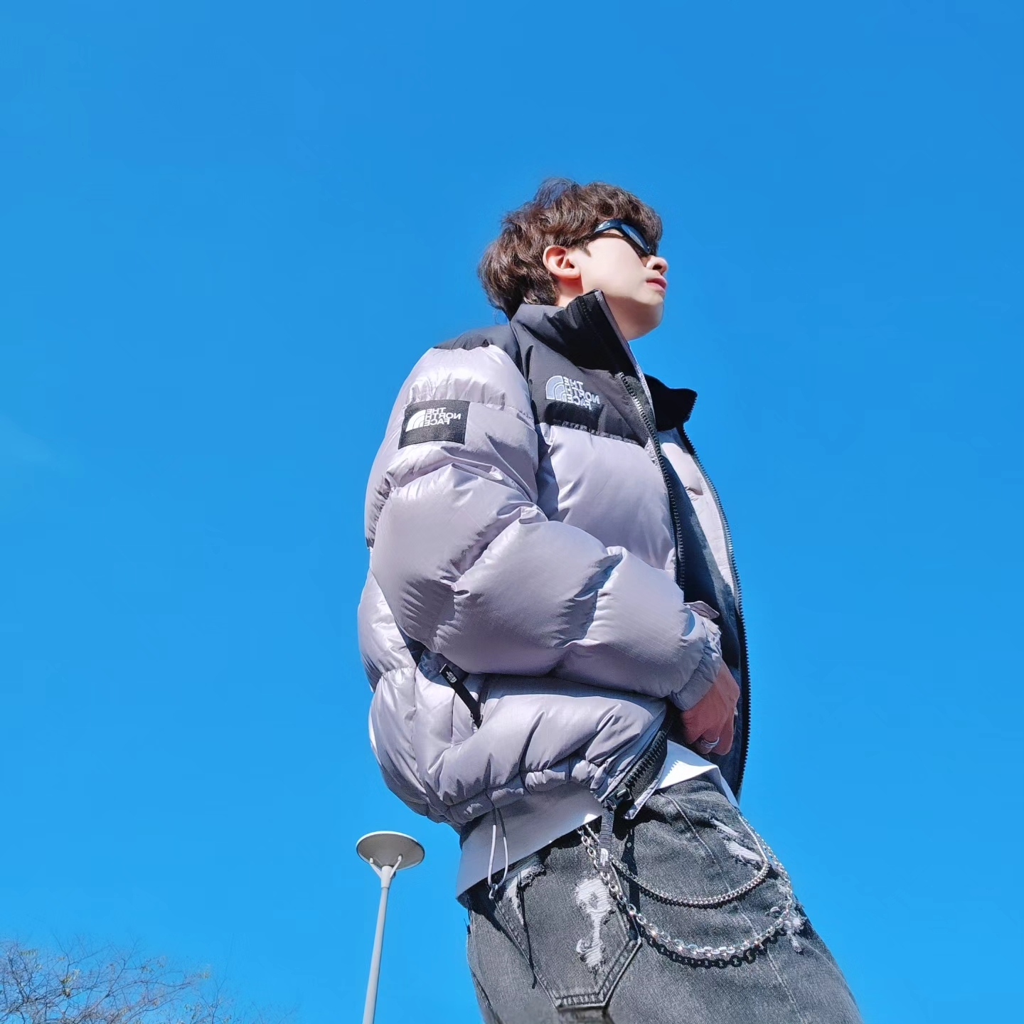 The North Face White Label Novelty Nuptse Down Jacket Heather Gray, Asics x Unaffected Gel-Kayano 14 Silver Moon 착용 스타일 - 4