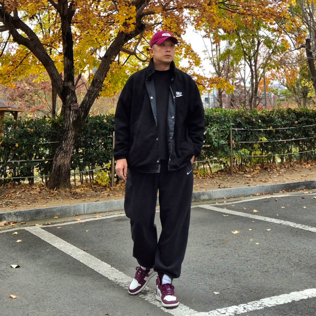 Jordan 1 Retro High OG Bordeaux, Nike NSW Lined Winterized Coach Jacket Black White - Asia 착용 스타일 - 2