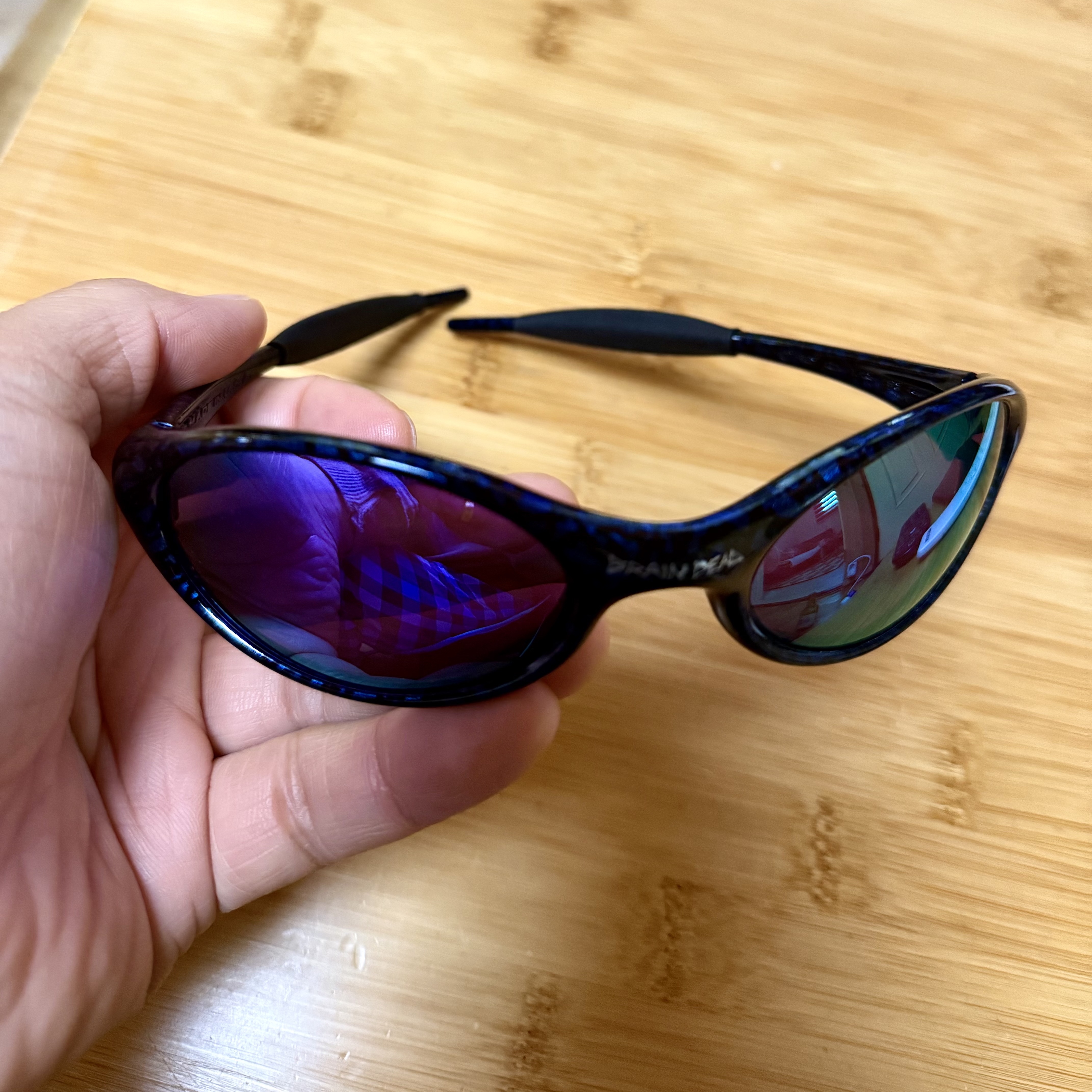 Oakley x Brain Dead Eye Jacket Prizm Violet Lenses 착용 스타일