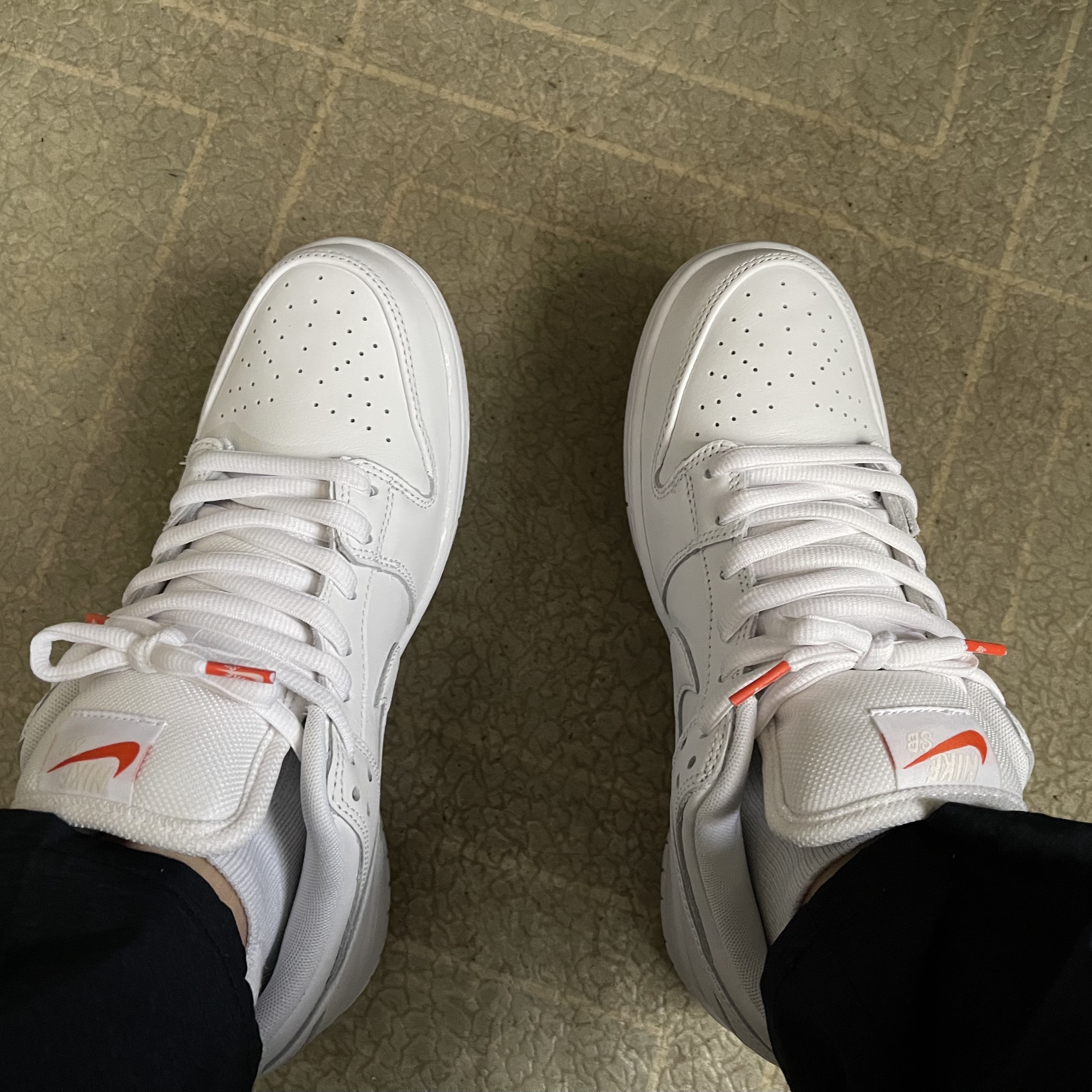 Nike SB Dunk Low Pro Triple White 착용 스타일