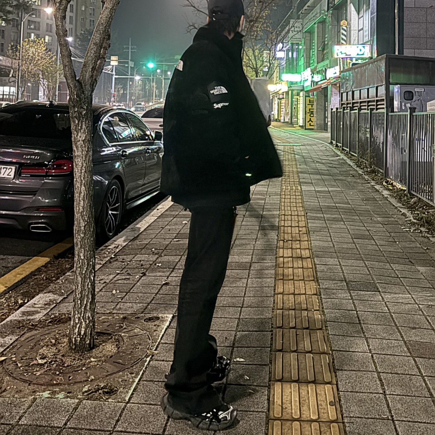 Supreme x The North Face Suede Nuptse Jacket Black - 23FW 착용 스타일 - 2