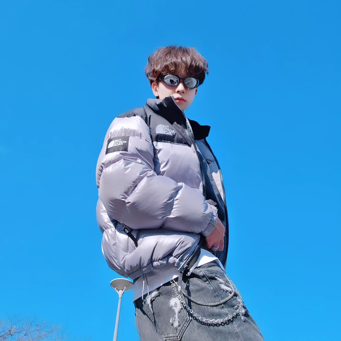 The North Face White Label Novelty Nuptse Down Jacket Heather Gray, Asics x Unaffected Gel-Kayano 14 Silver Moon 착용 스타일 - 3