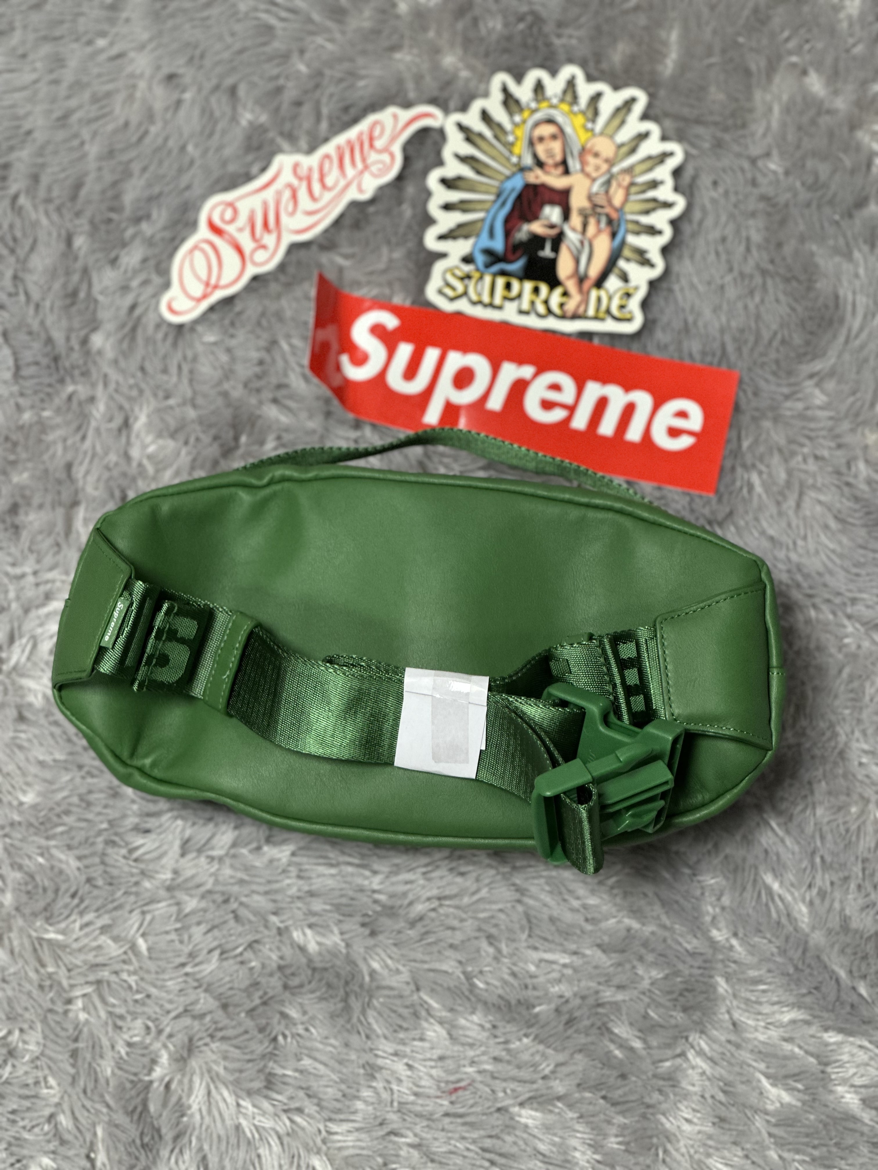Supreme Leather Waist Bag Green - 24FW 착용 스타일 - 5