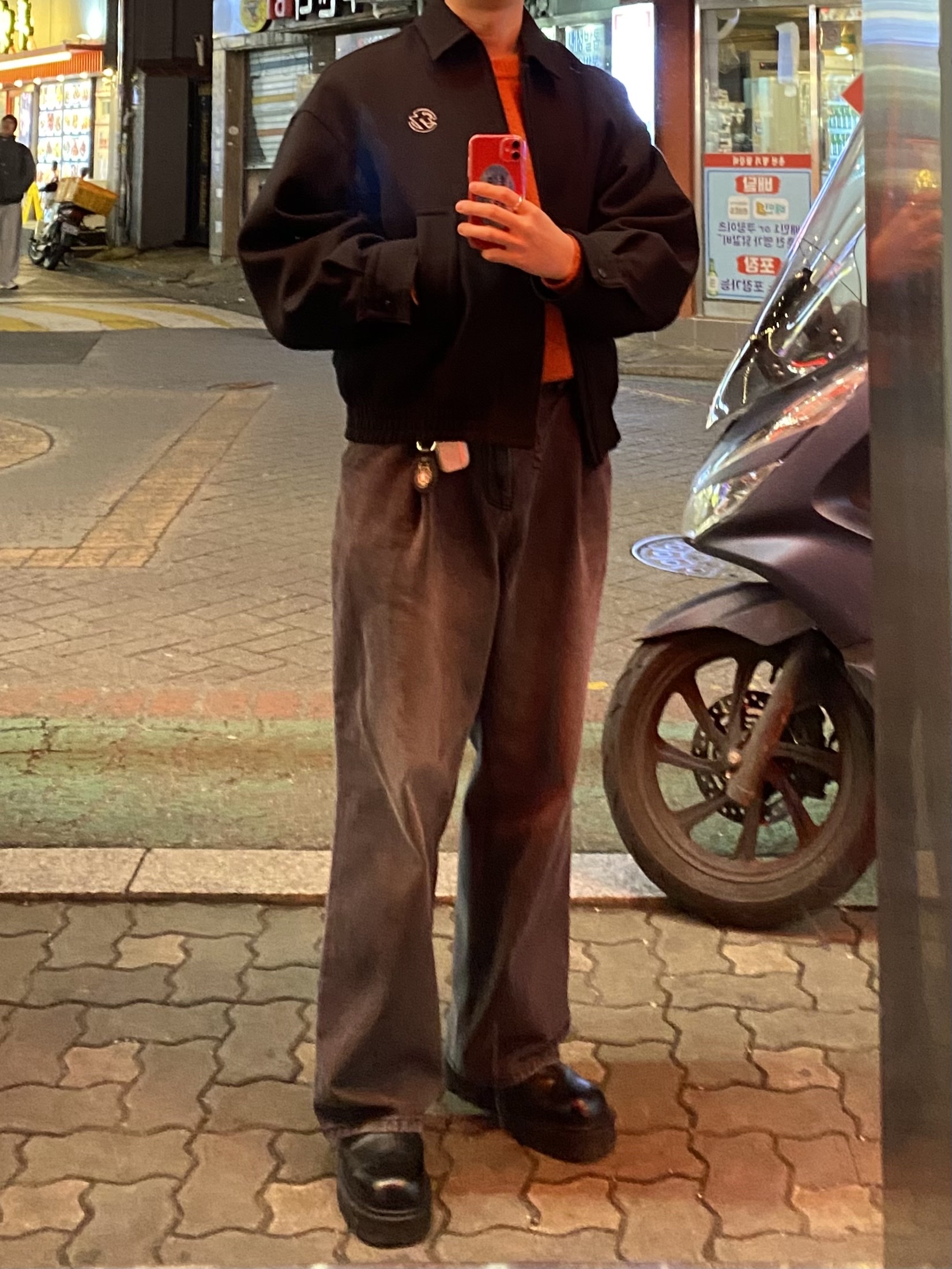 Casetify x IAB Studio Single White Logo AirPods Pro Case Clear, Zara x Ader Error Oversize Collar Bomber Jacket Black 착용 스타일