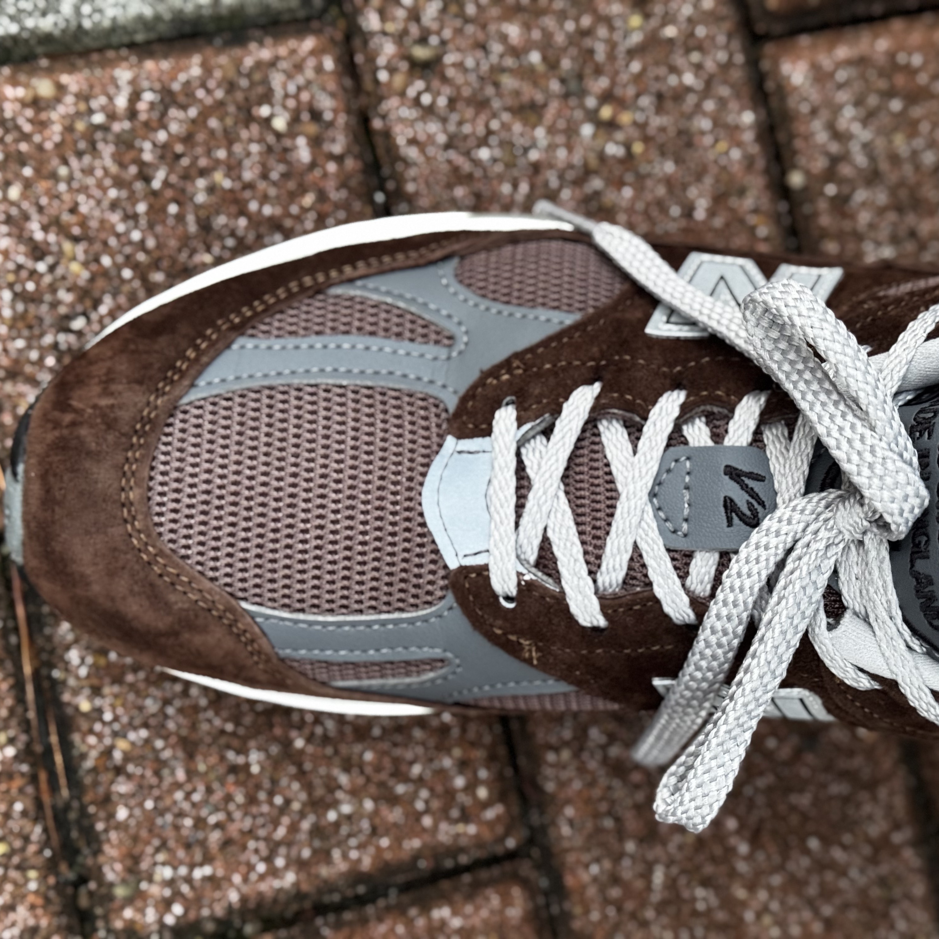 New Balance 991v2 Made in UK Pinecone 착용 스타일 - 4