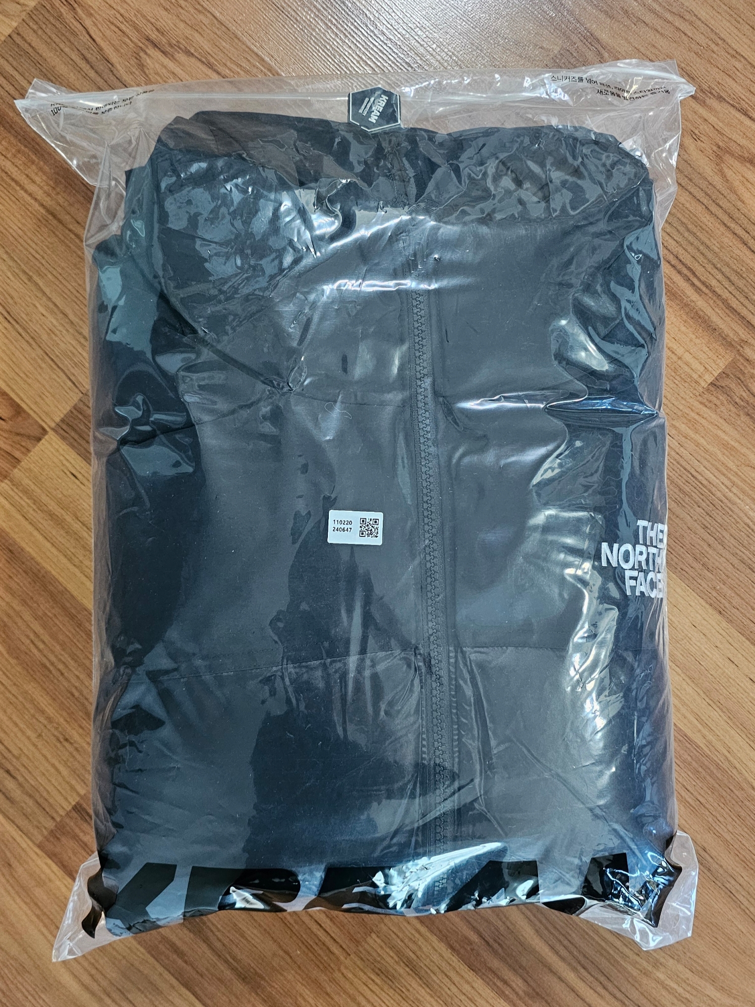 The North Face Nuptse On Ball Vest Black 착용 스타일 - 2