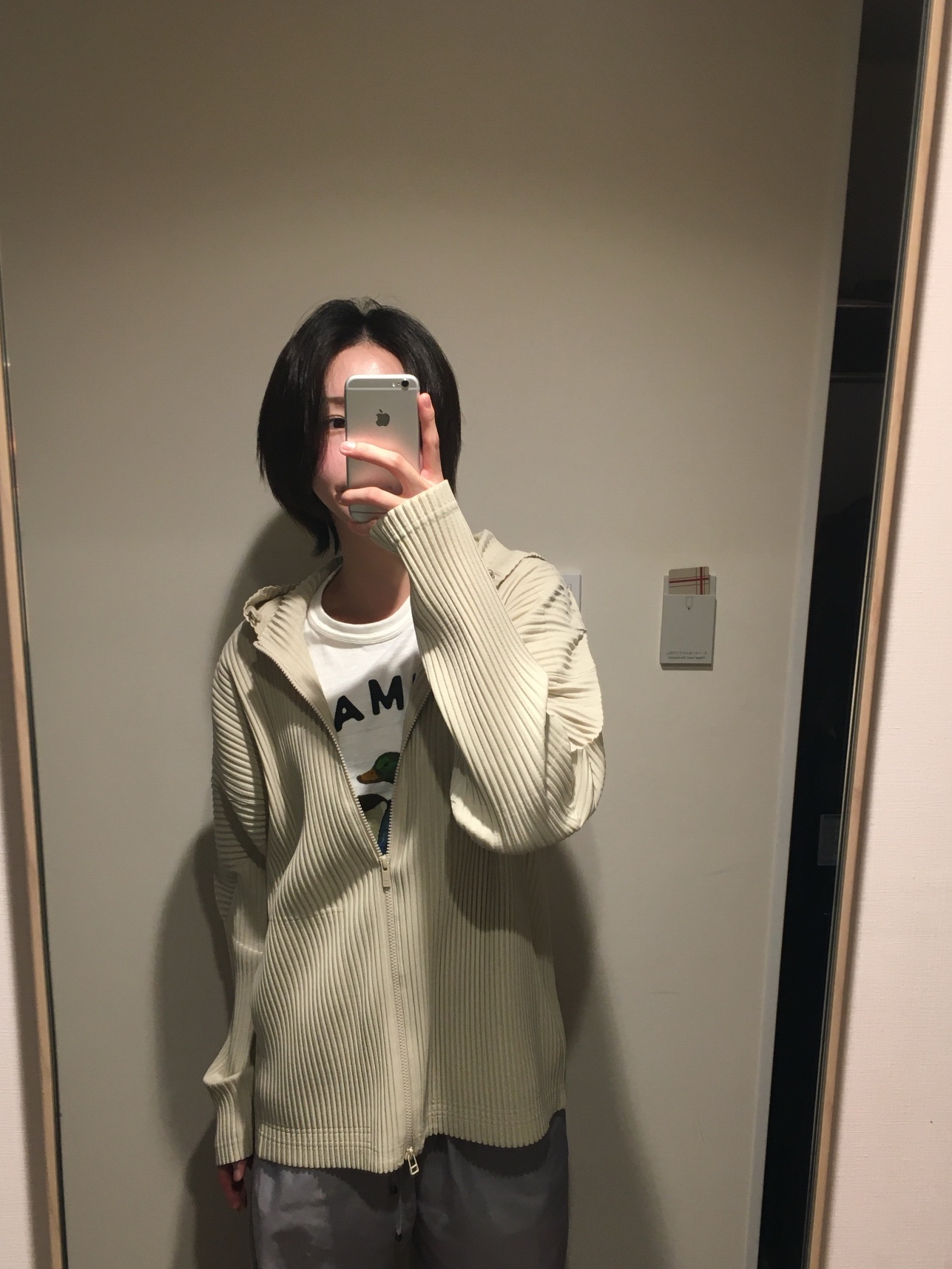 Human Made Graphic T-Shirt #13 White, Homme Plisse Issey Miyake MC June Hoodie Ivory 착용 스타일