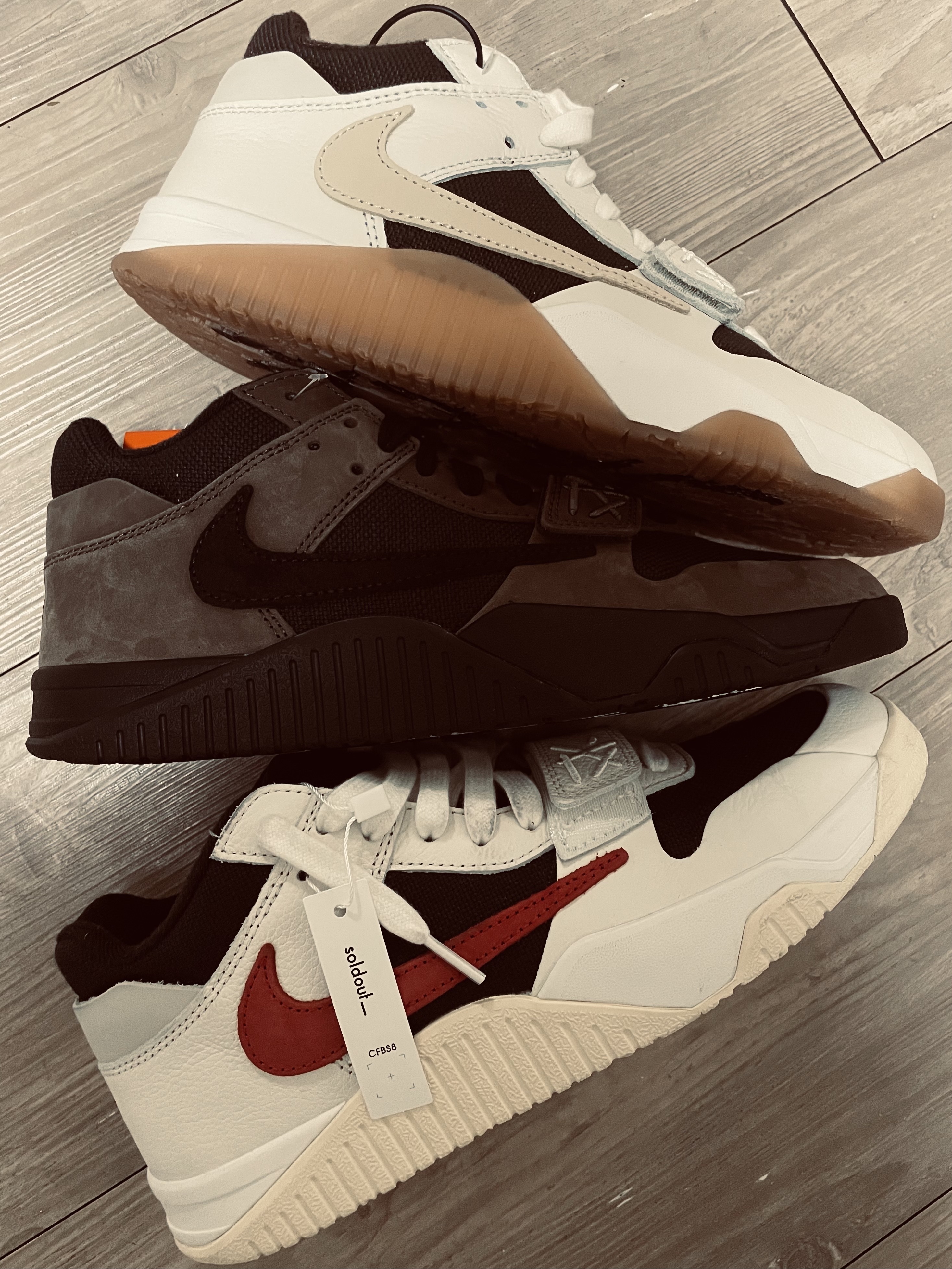 Jordan x Travis Scott Jumpman Jack TR University Red, Jordan x Travis Scott Jumpman Jack TR Sail and Dark Mocha 착용 스타일 - 1