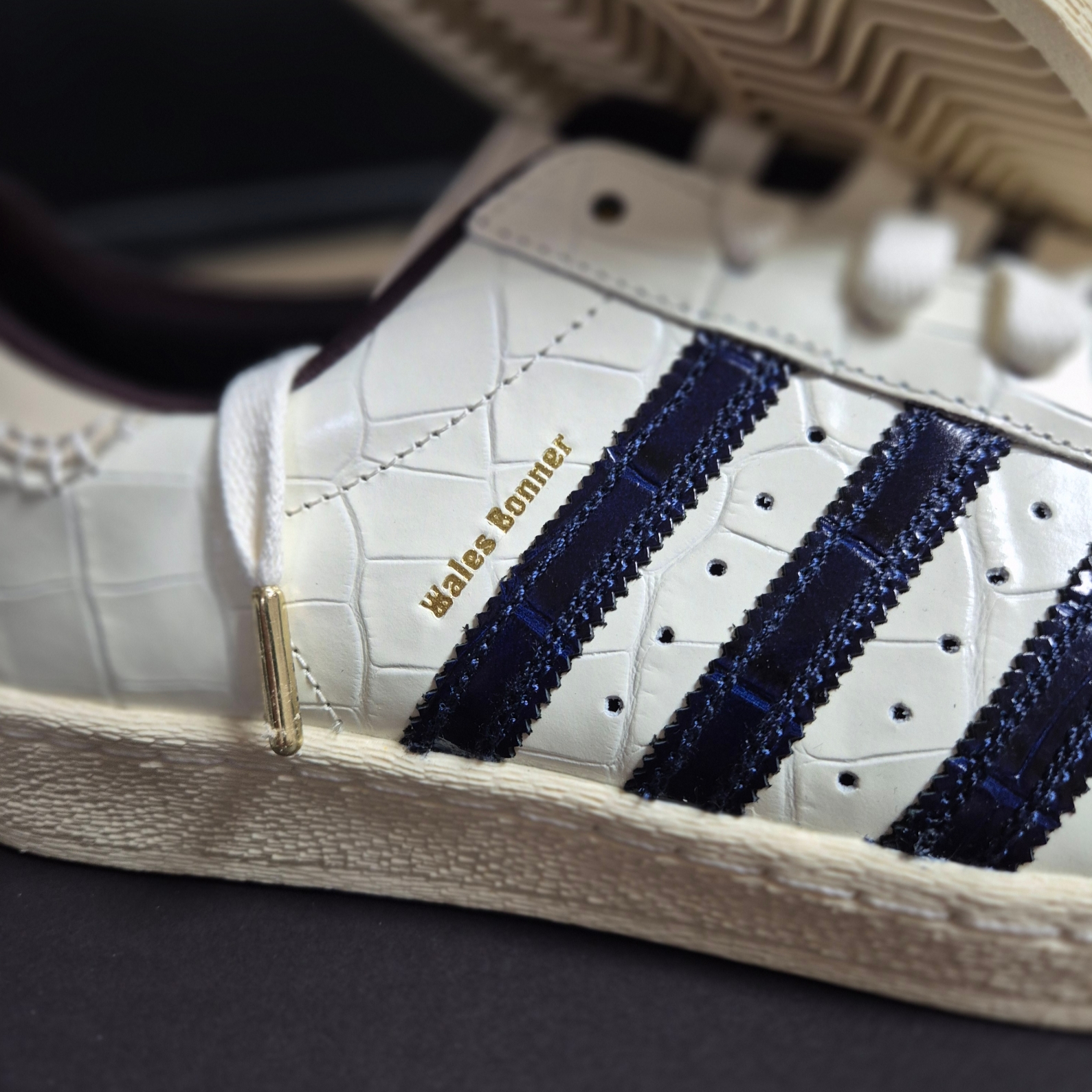 Adidas x Wales Bonner Superstar Wonder White Collegiate Navy 착용 스타일 - 3