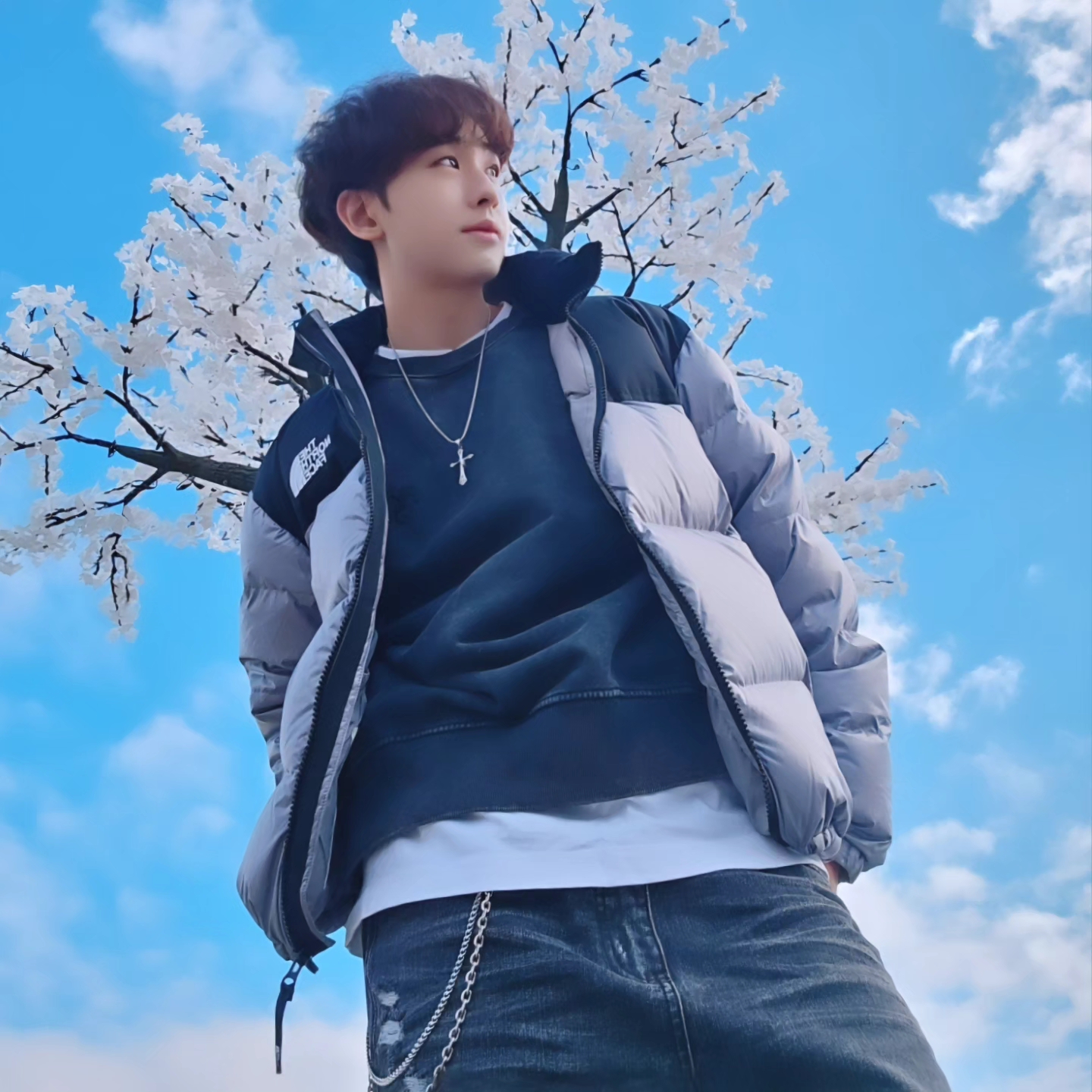 The North Face White Label Novelty Nuptse Down Jacket Heather Gray, Asics x Unaffected Gel-Kayano 14 Silver Moon 착용 스타일 - 1