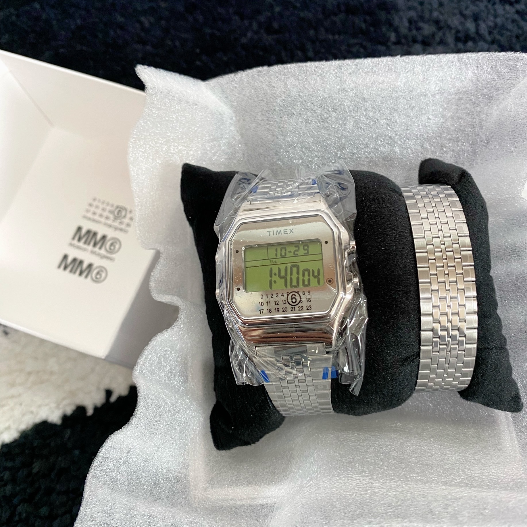 Timex x MM6 Maison Margiela T80 Gift Set w/ Extra Bracelet Stainless Steel 착용 스타일