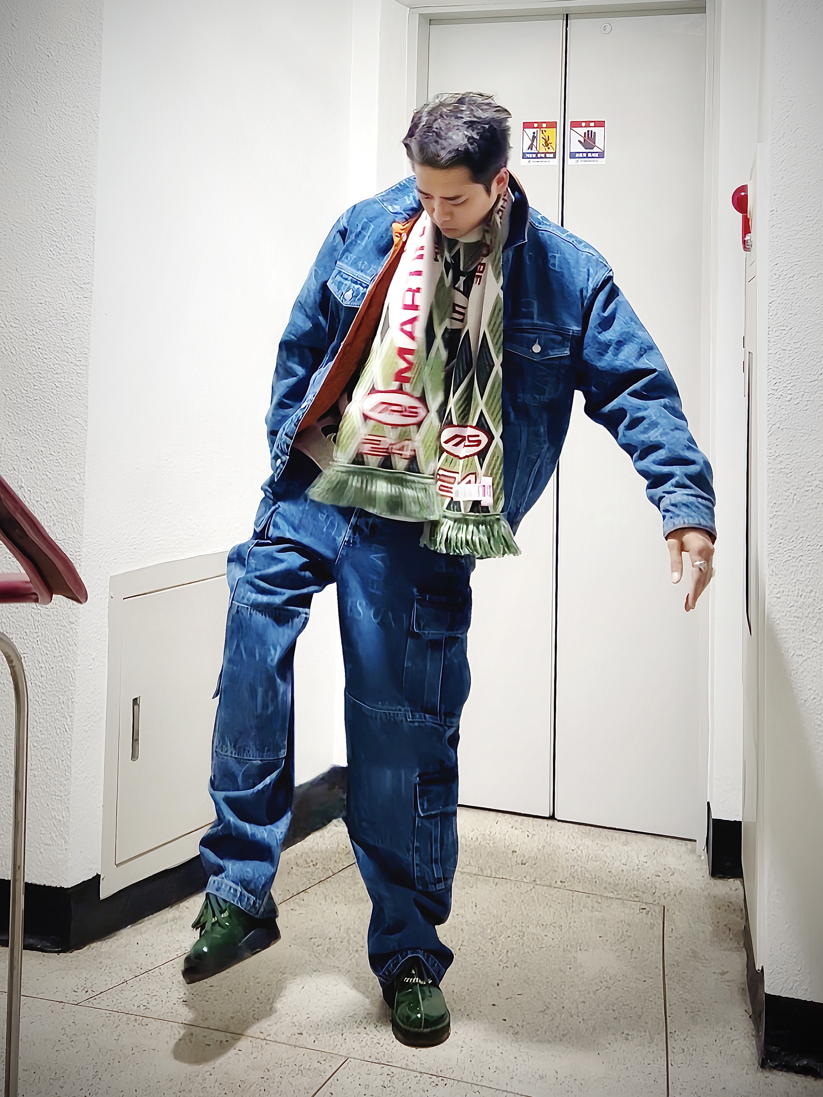 Supreme Willow T-Shirt Light Pink - 24FW, Supreme x Martine Rose Sweater Stone - 24FW 착용 스타일 - 2