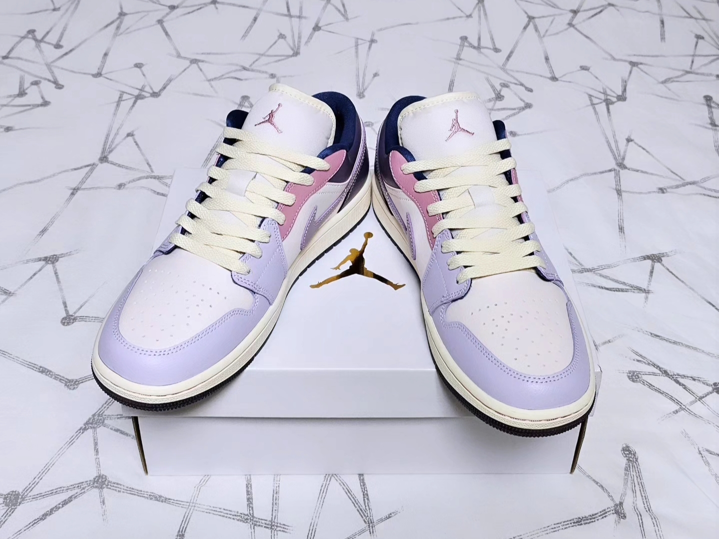 (W) Jordan 1 Low Pastel Pink Purple 착용 스타일 - 3